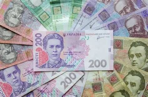Une pile de billets de hryvnias ukrainiennes.