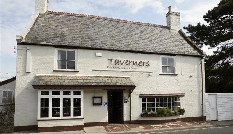 The Taverners Godshill