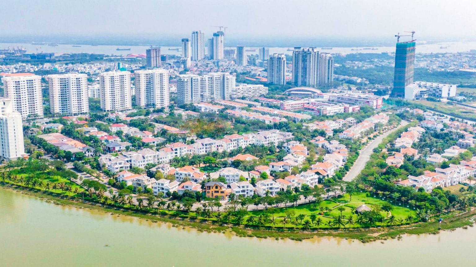 Dãy biệt thự view sông tại Senturia An Phú với sân thượng nhìn về Landmark 81, vừa tạo không gian xanh mát vừa mang tính sang trọng, tiếp khách vô cùng đẳng cấp Dãy biệt thự view sông tại Senturia An Phú với sân thượng nhìn về Landmark 81, vừa tạo không gian xanh mát vừa mang tính sang trọng, tiếp khách vô cùng đẳng cấp