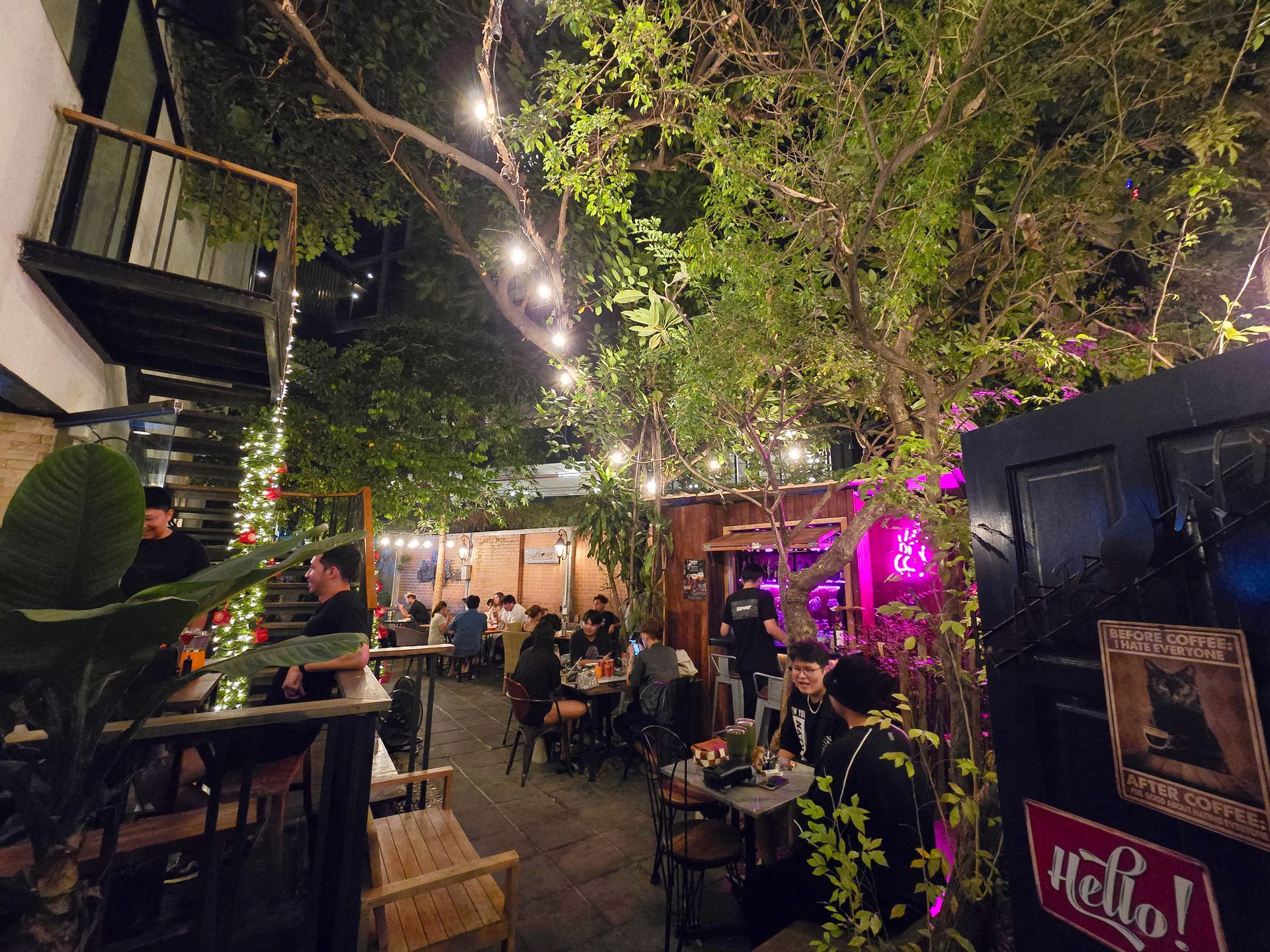 discover-la-bonne-thailand-s-24-7-garden-caf-retreat