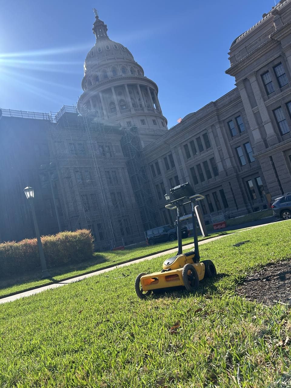 Ground penetrating radar cart scanning for buried utilities Ground penetrating radar cart scanning for buried utilities