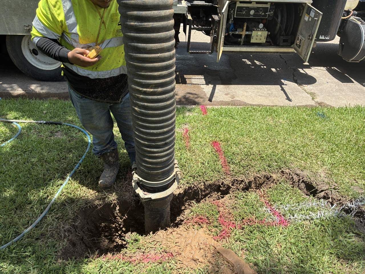 iteTwin technician exposing a located underground utility on a Texas job site iteTwin technician exposing a located underground utility on a Texas job site