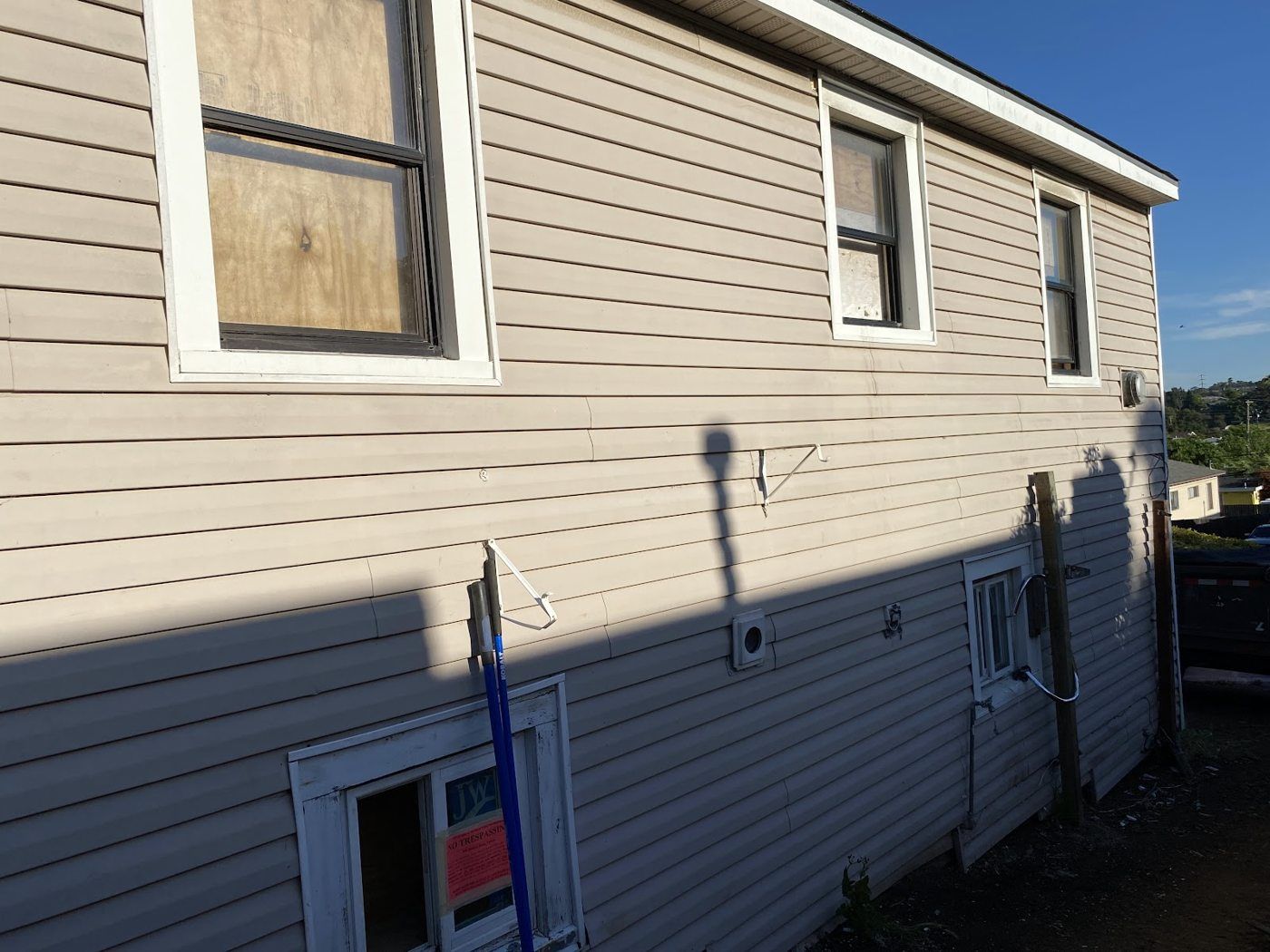 Vallejo project, photo 04: Boarded window during securing