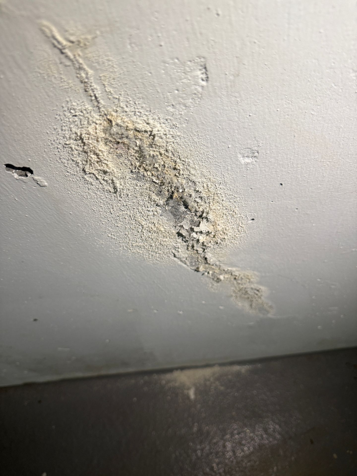 Fugt og revner i parkeringskælder