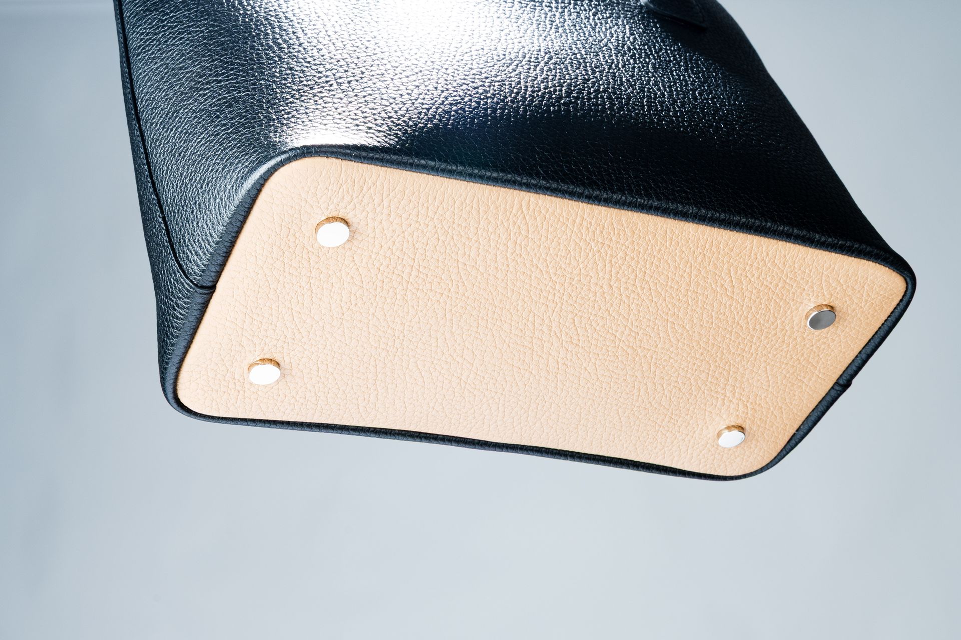Handbag in genuine leather from Adiantes co., ltd.