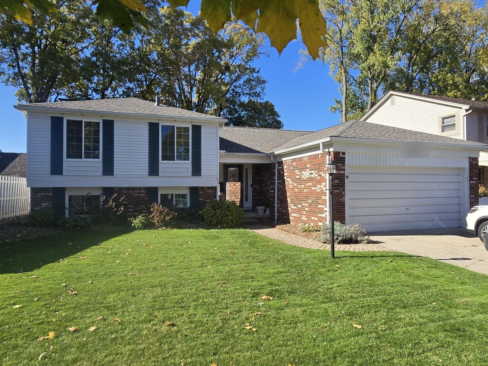 New roof on a brick split-level