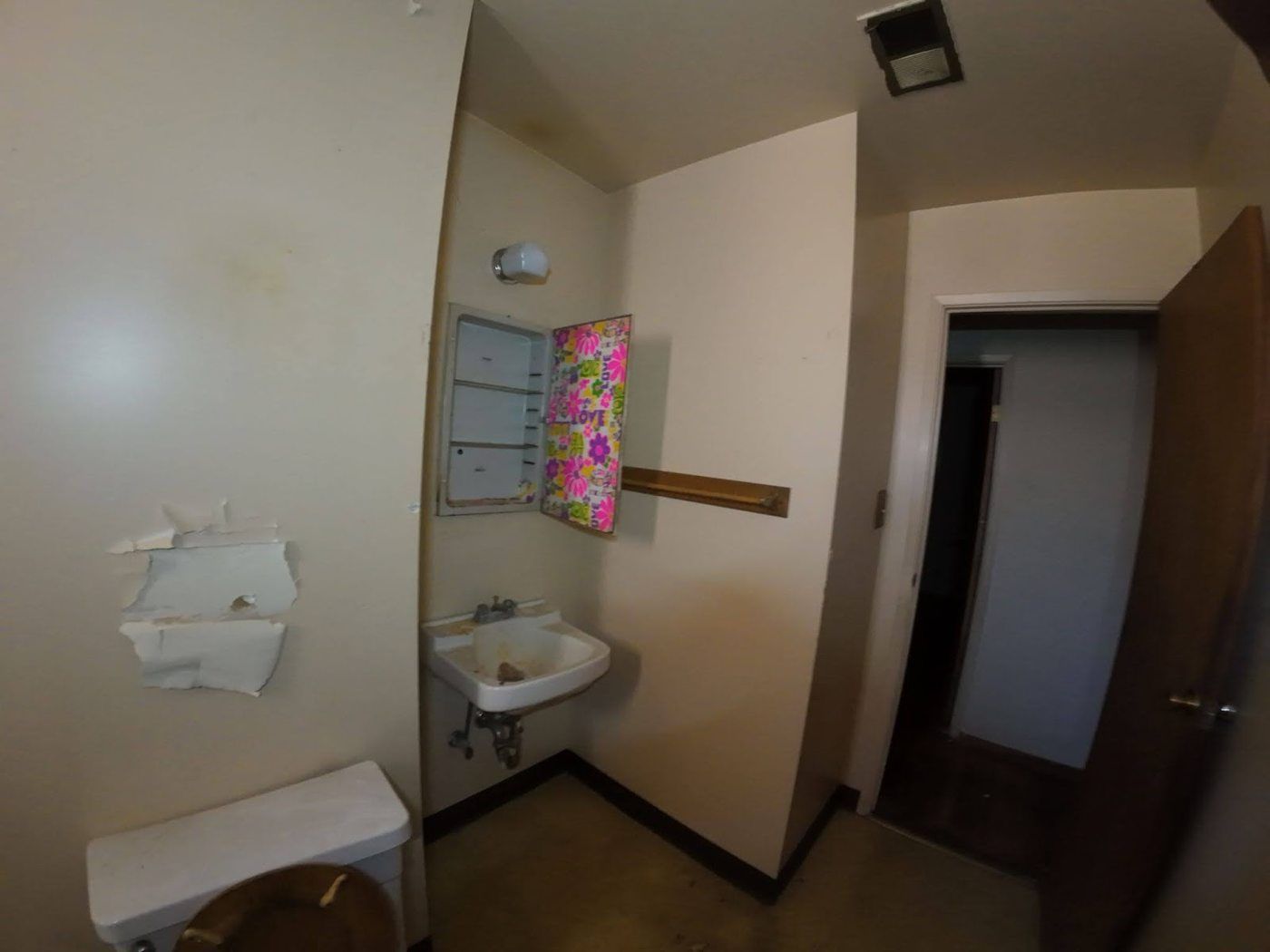 Fremont project, photo 03: Bathroom before renovation