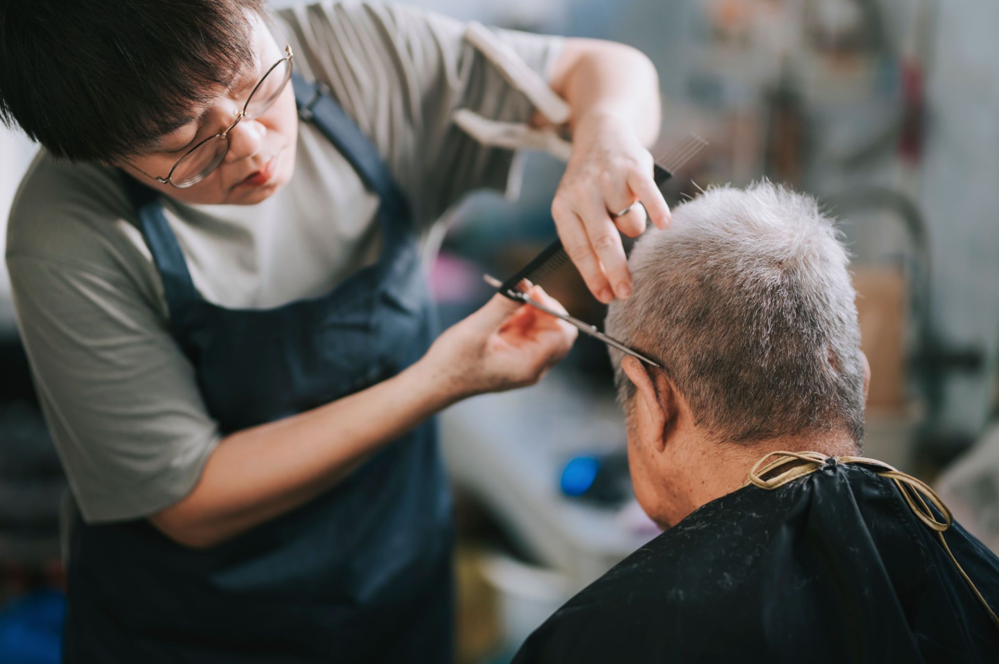 barber trimming hair