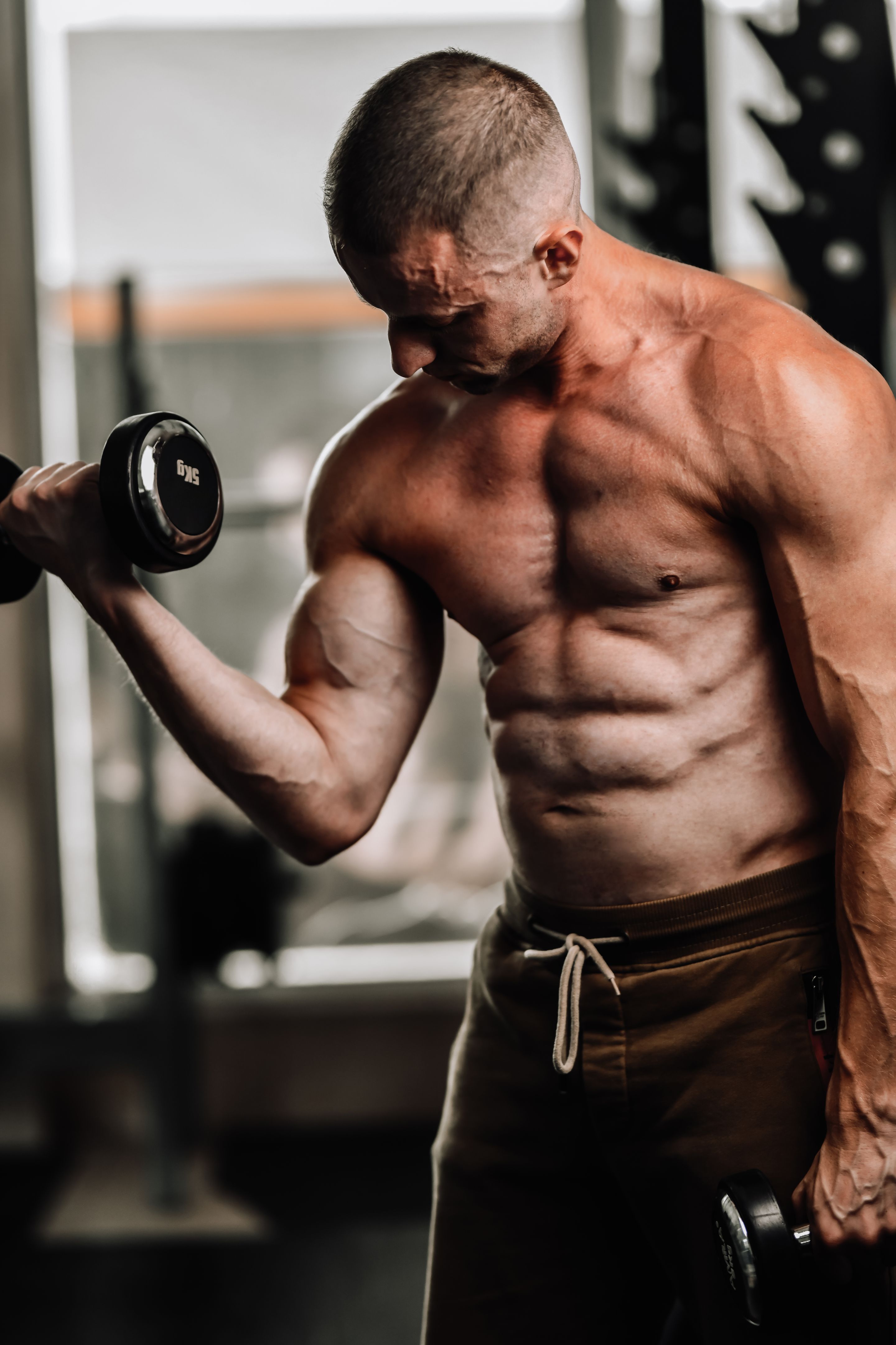 Thick Vein Pulsing On Bicep During Male Bodybuilder's Workout