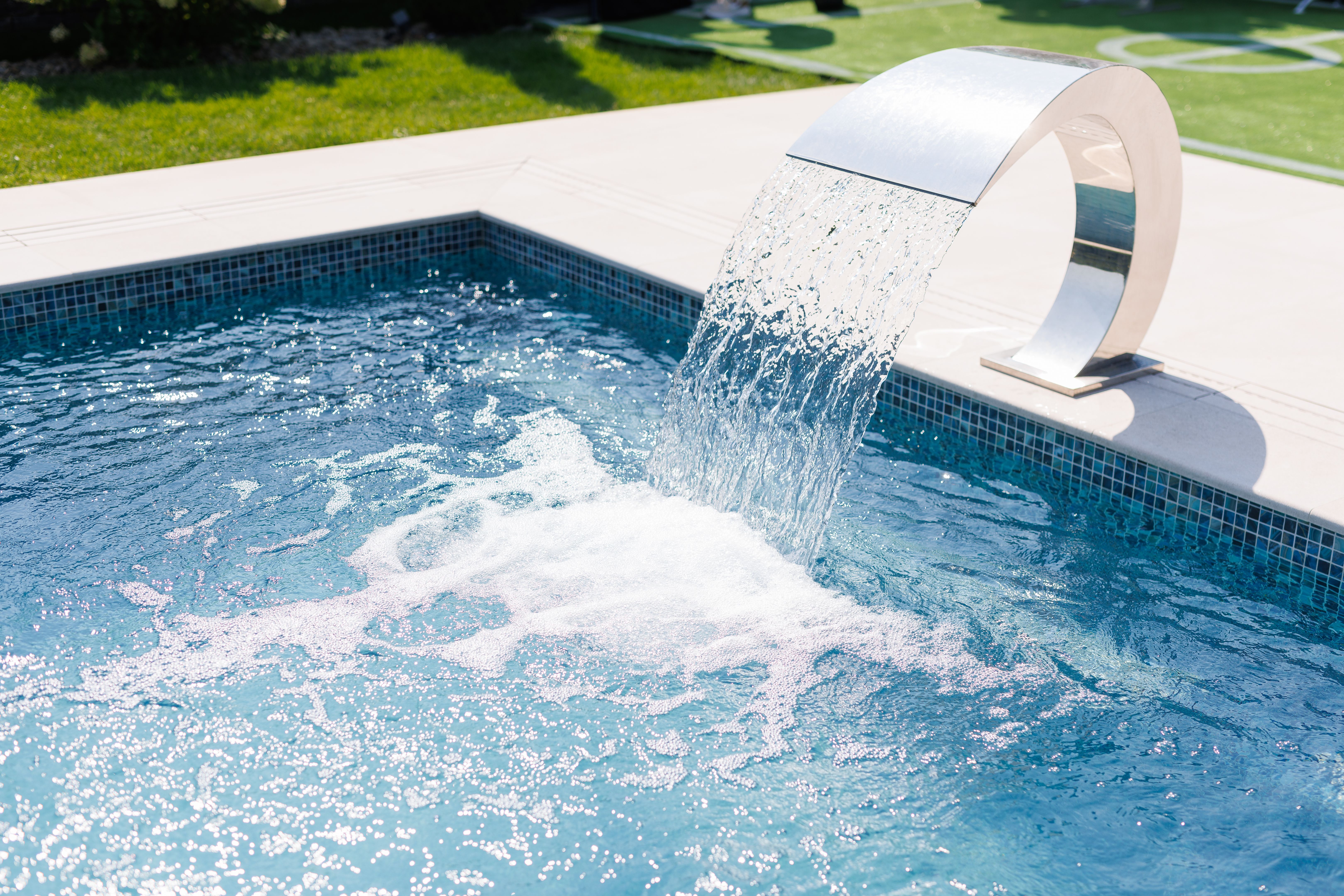 pool water features