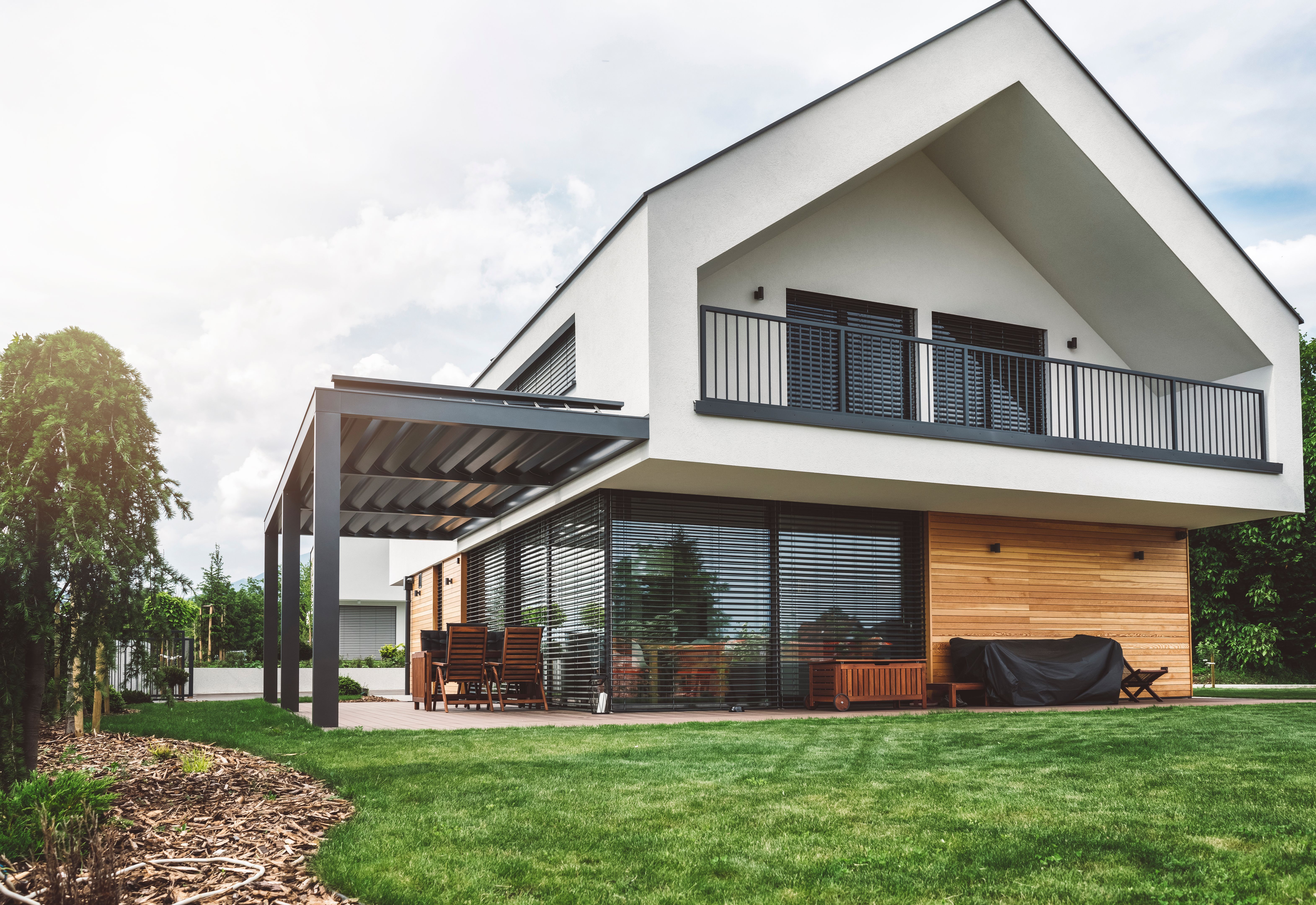 clean house exterior