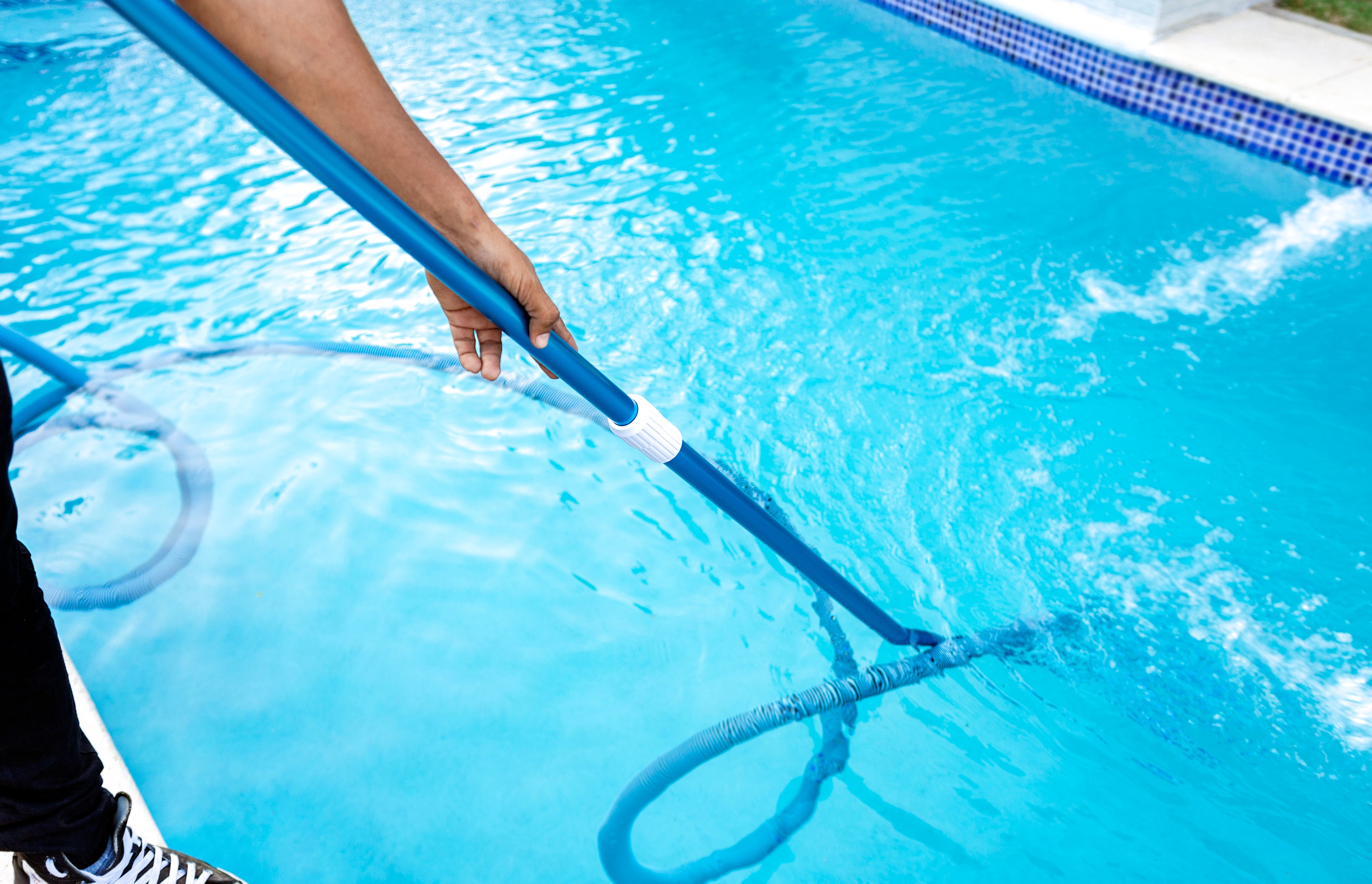 pool cleaning service