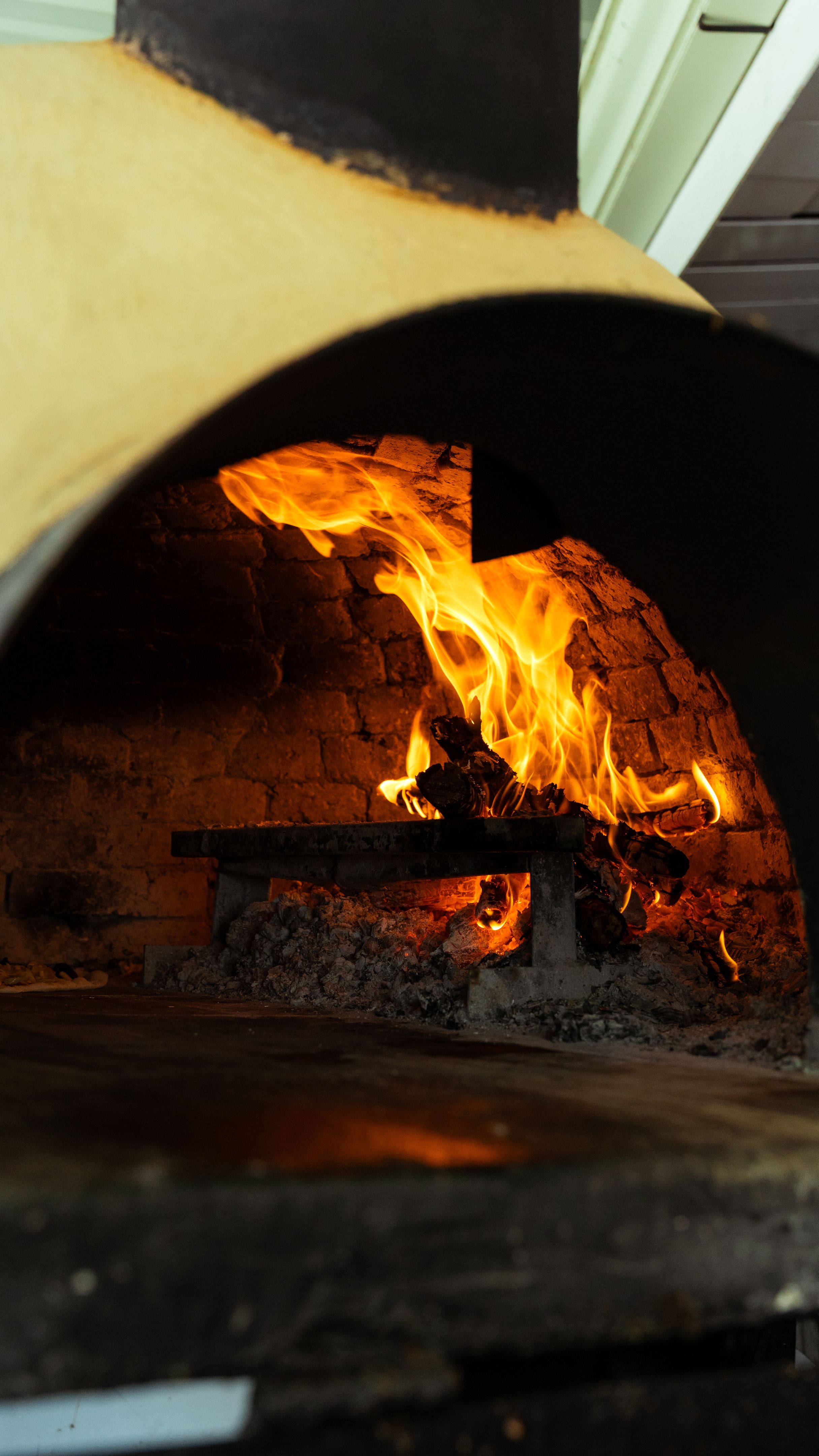 traditional pizza baking