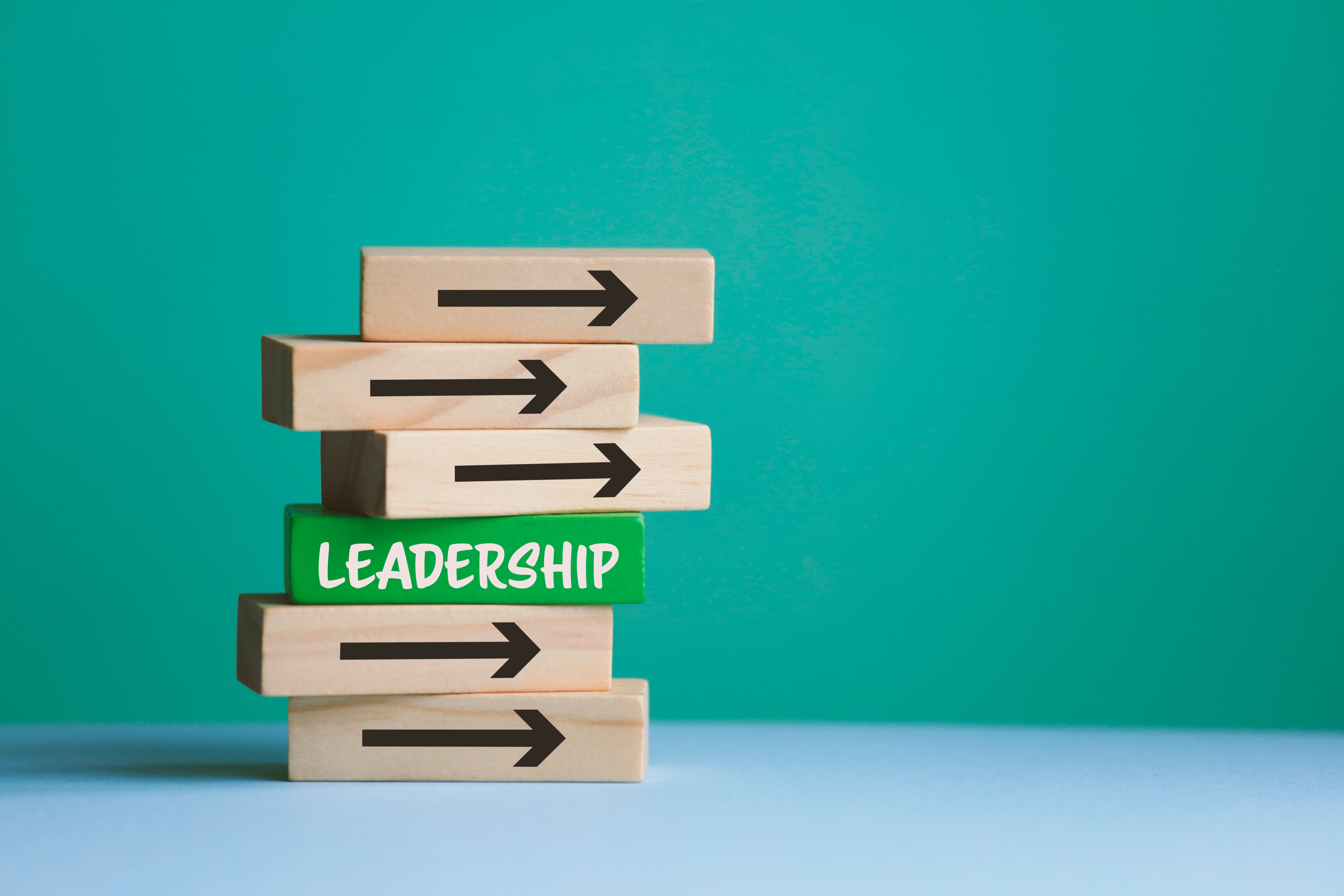 Leadership text with arrow symbols