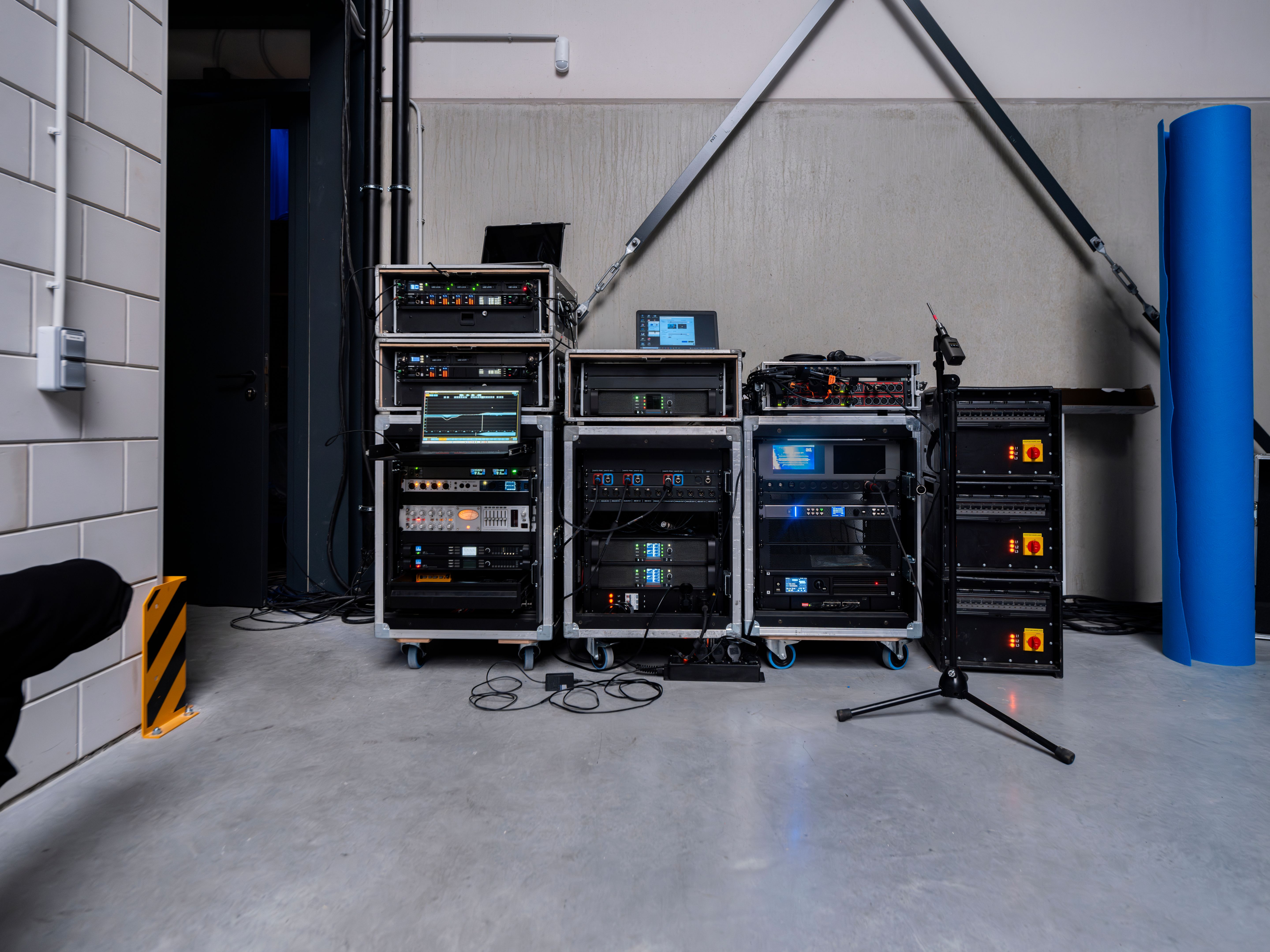 Sistema rack professionale per apparecchiature audio