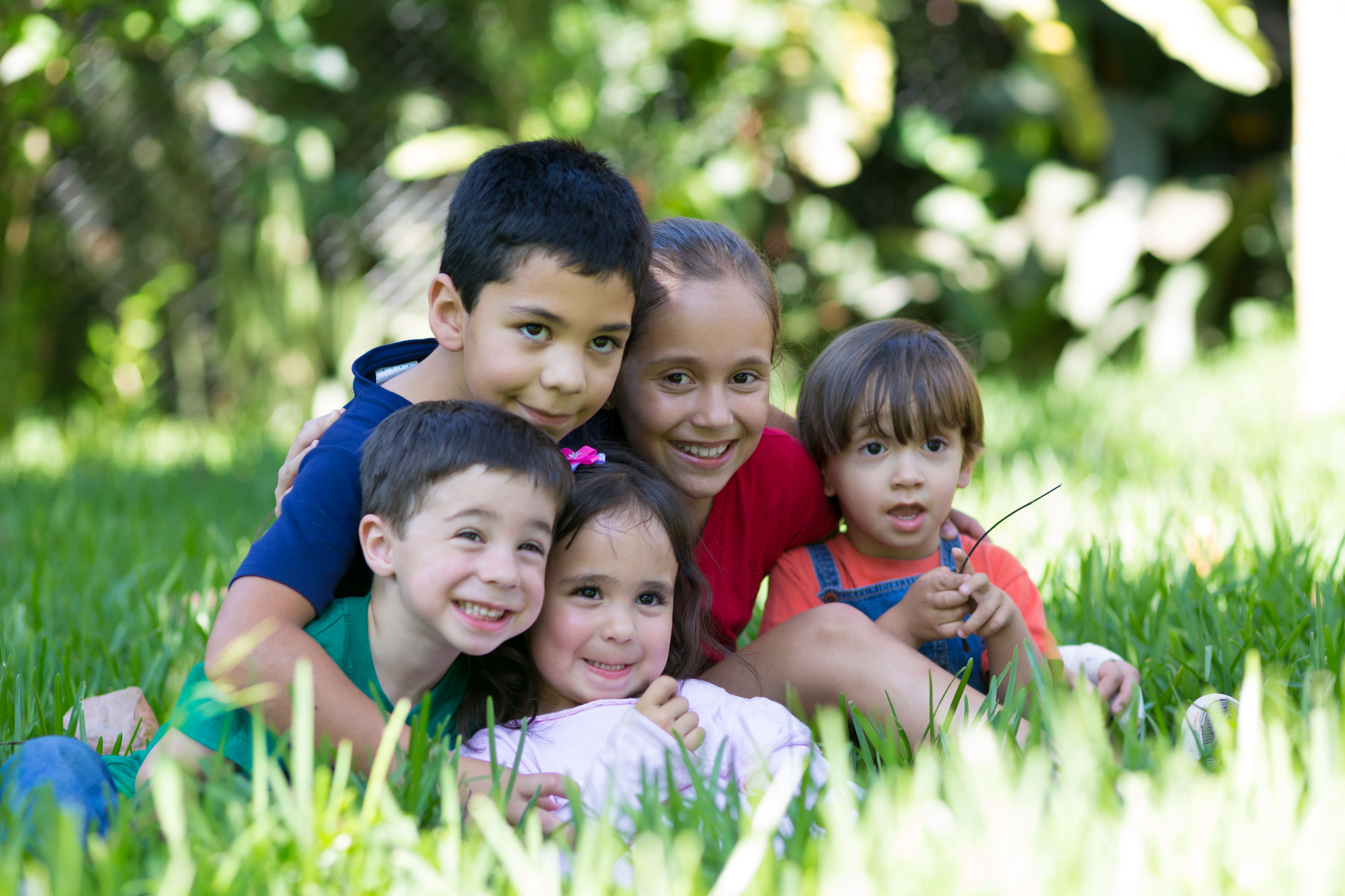 crianças em grupo