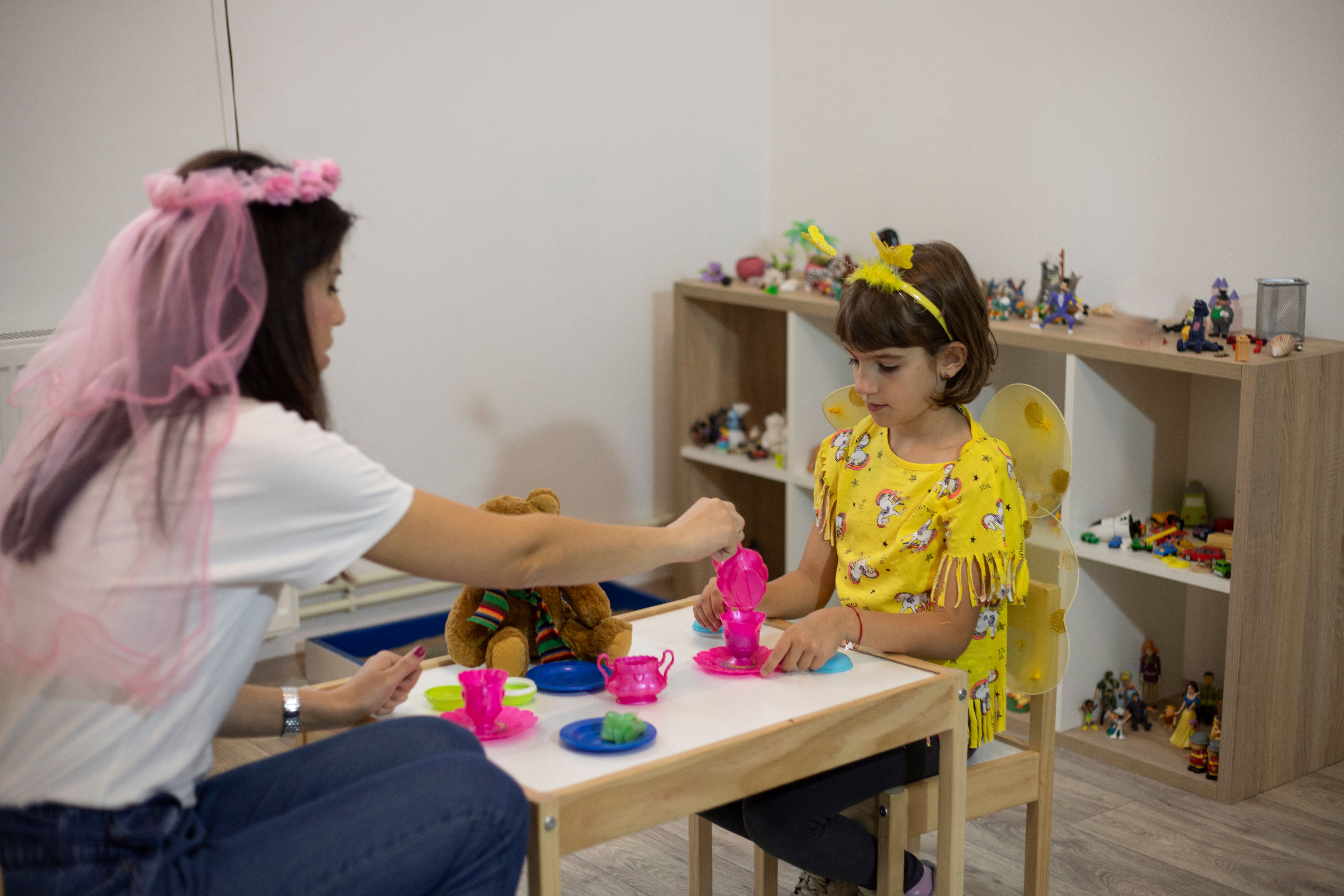 Oyun terapisinde aile katılımı ve ebeveyn danışmanlığı