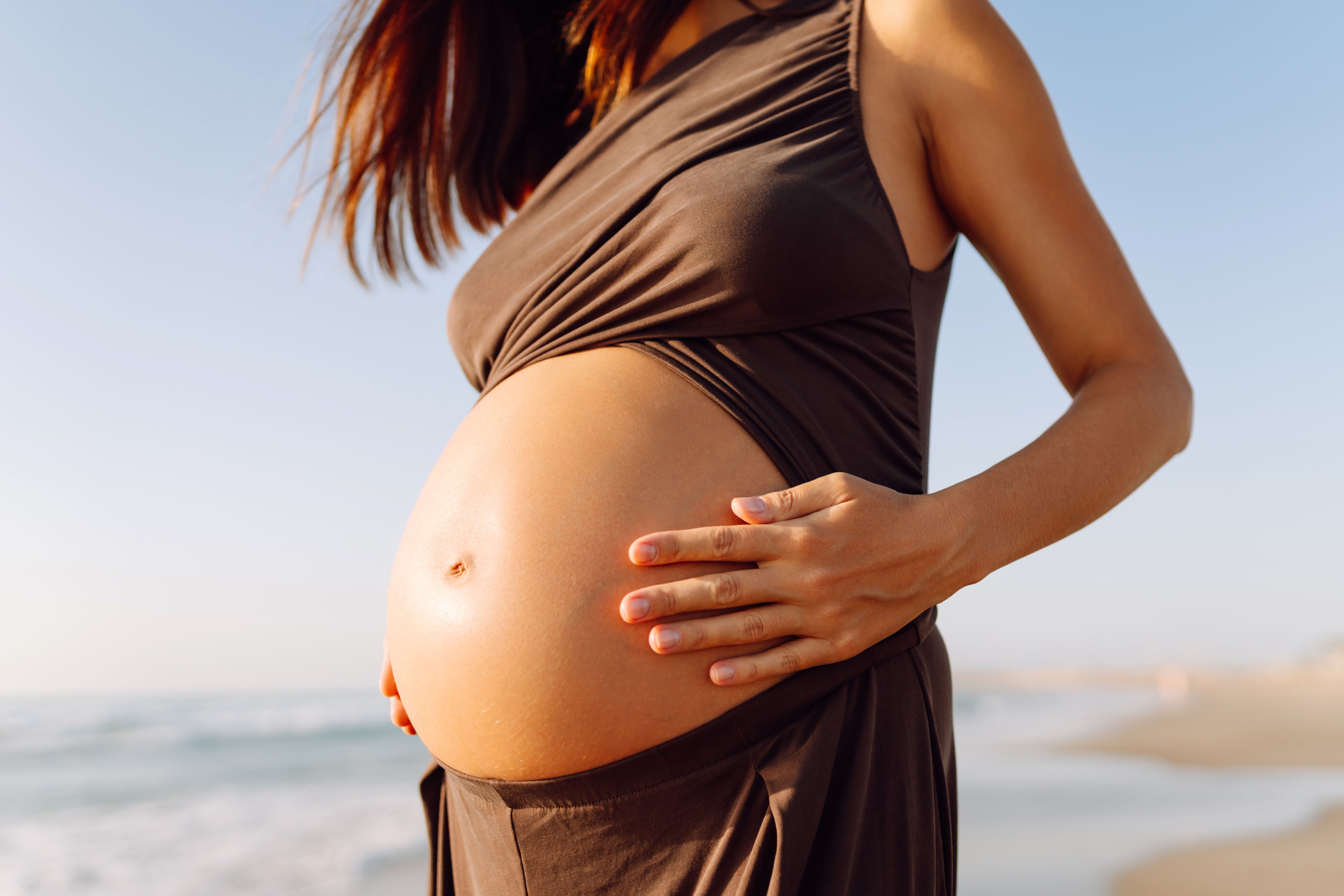 pregnant woman summer