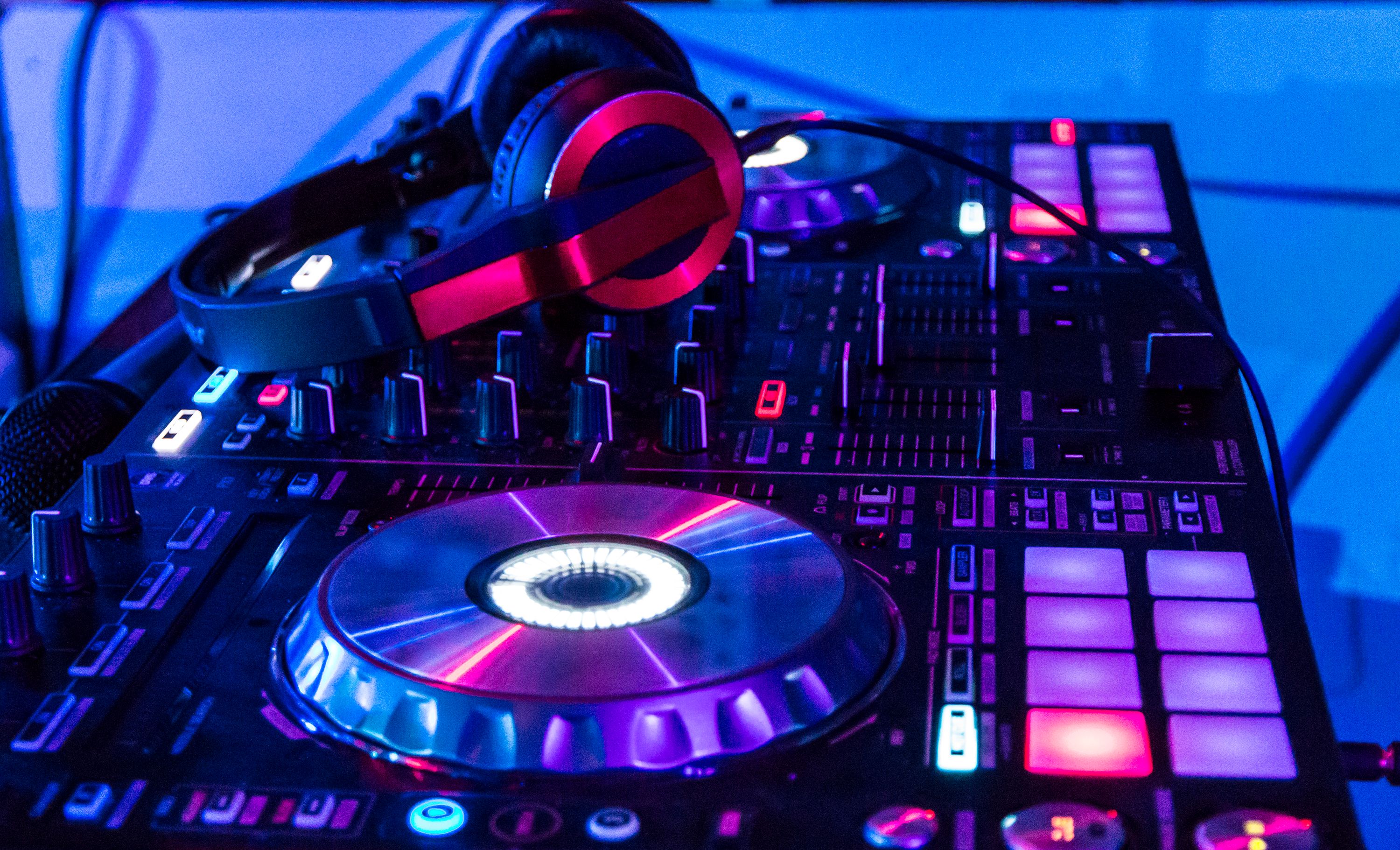 dj equipment setup