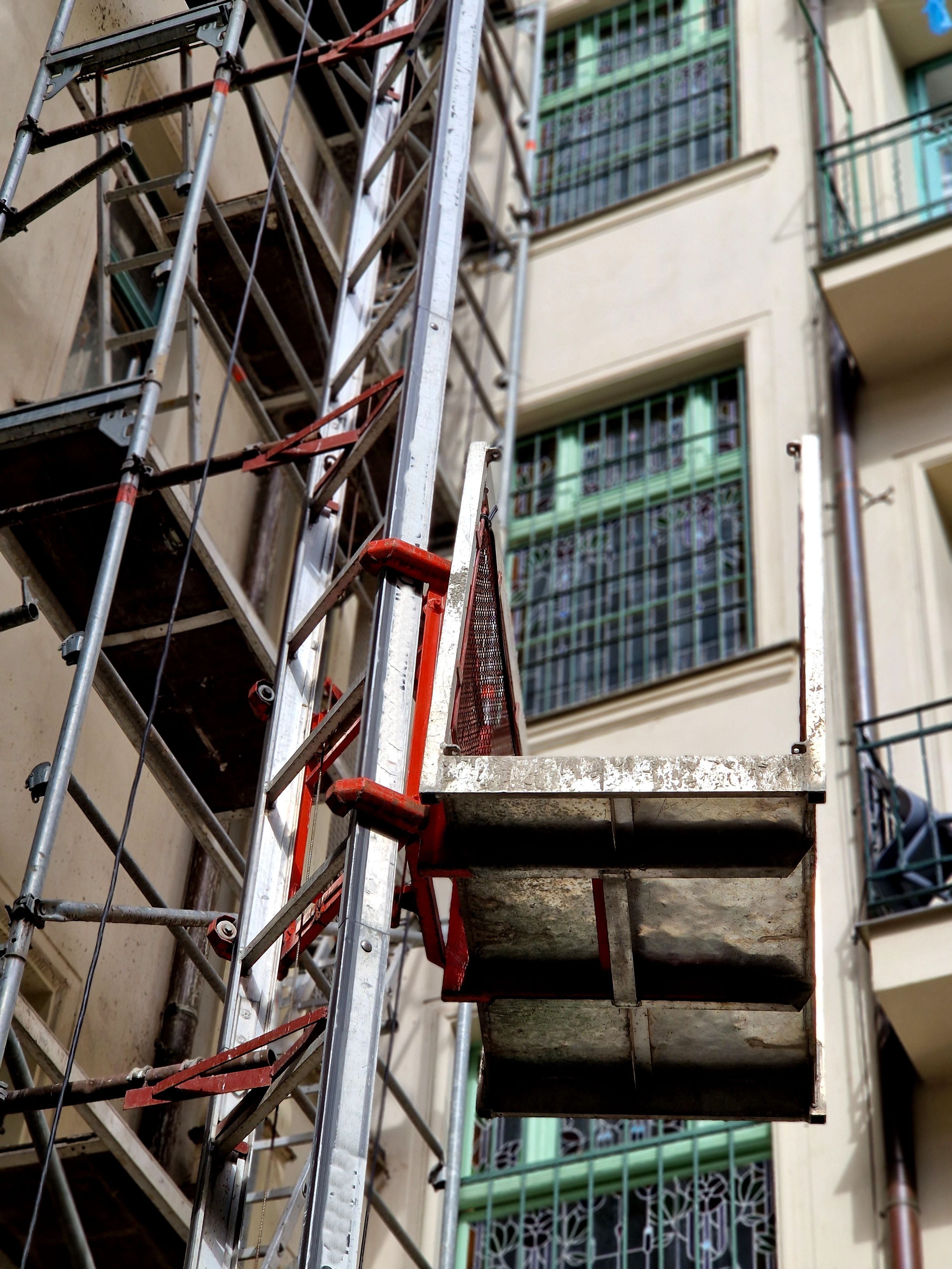 inclined lift, transport and lifting equipment on every construction site. Among the main advantages are the easy transport of material to the roof, a bent ladder with a winch, scaffolding, met, mesh inclined lift, transport and lifting equipment on every construction site. Among the main advantages are the easy transport of material to the roof, a bent ladder with a winch, scaffolding, met, mesh