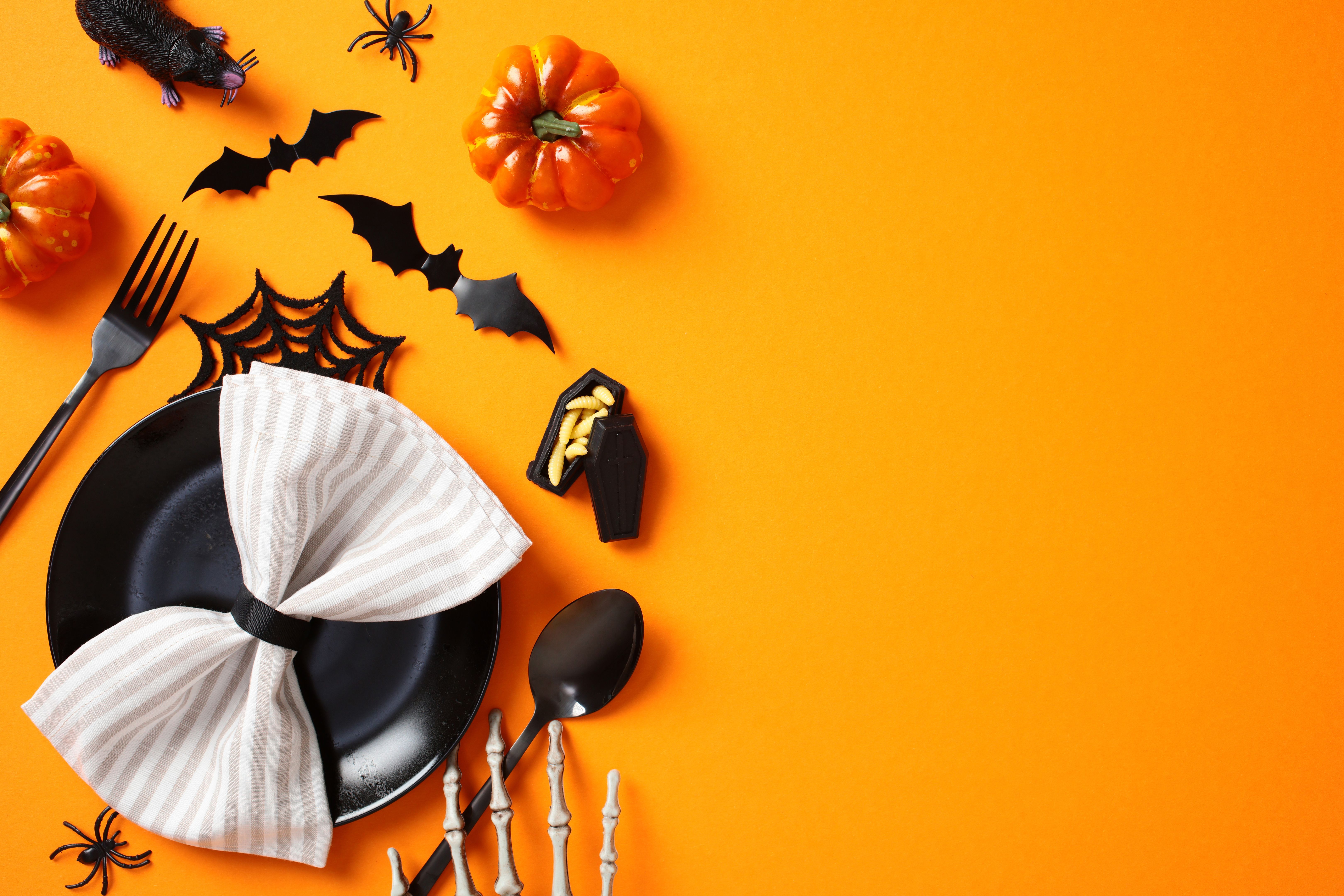 halloween table setting