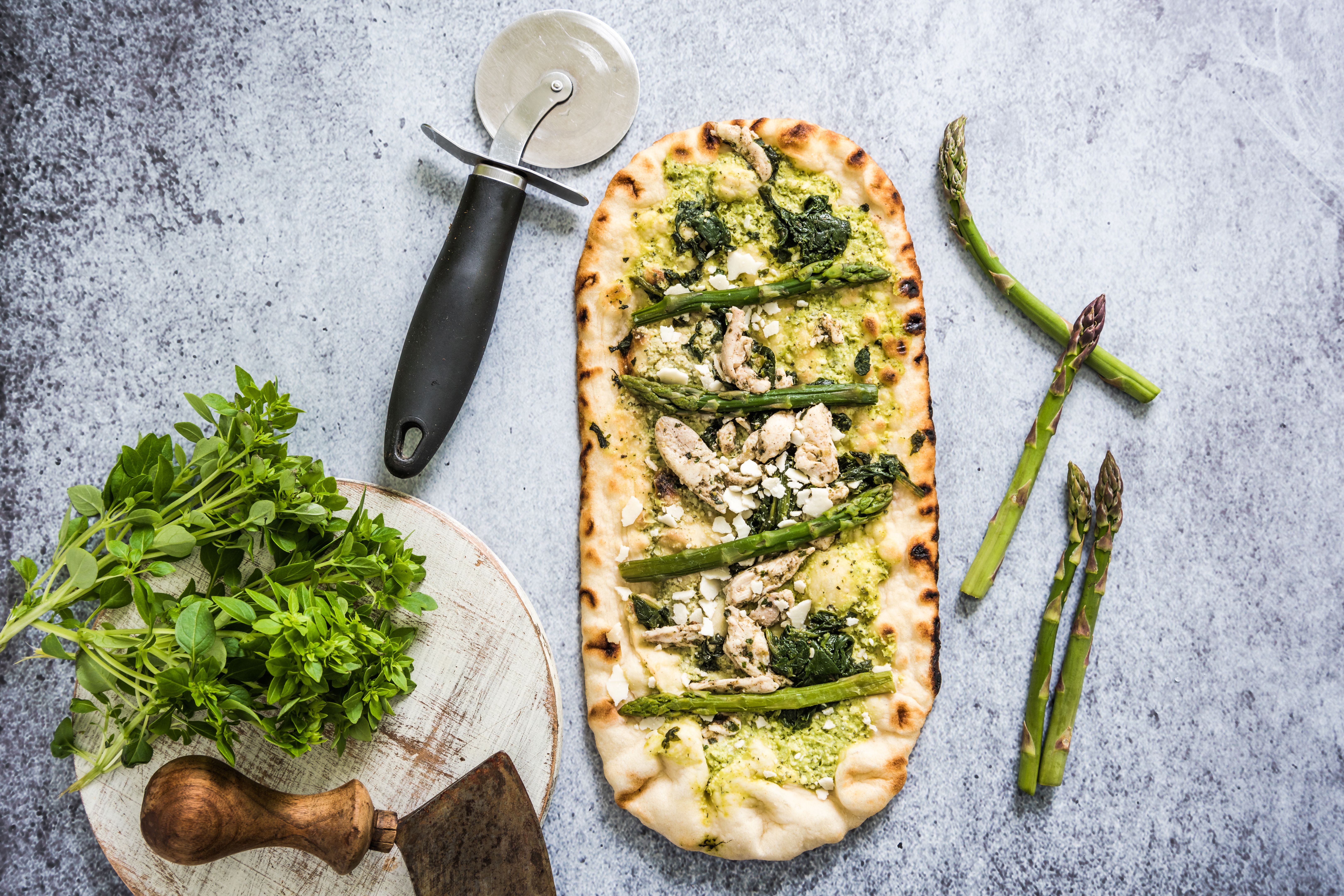 asparagus pizza