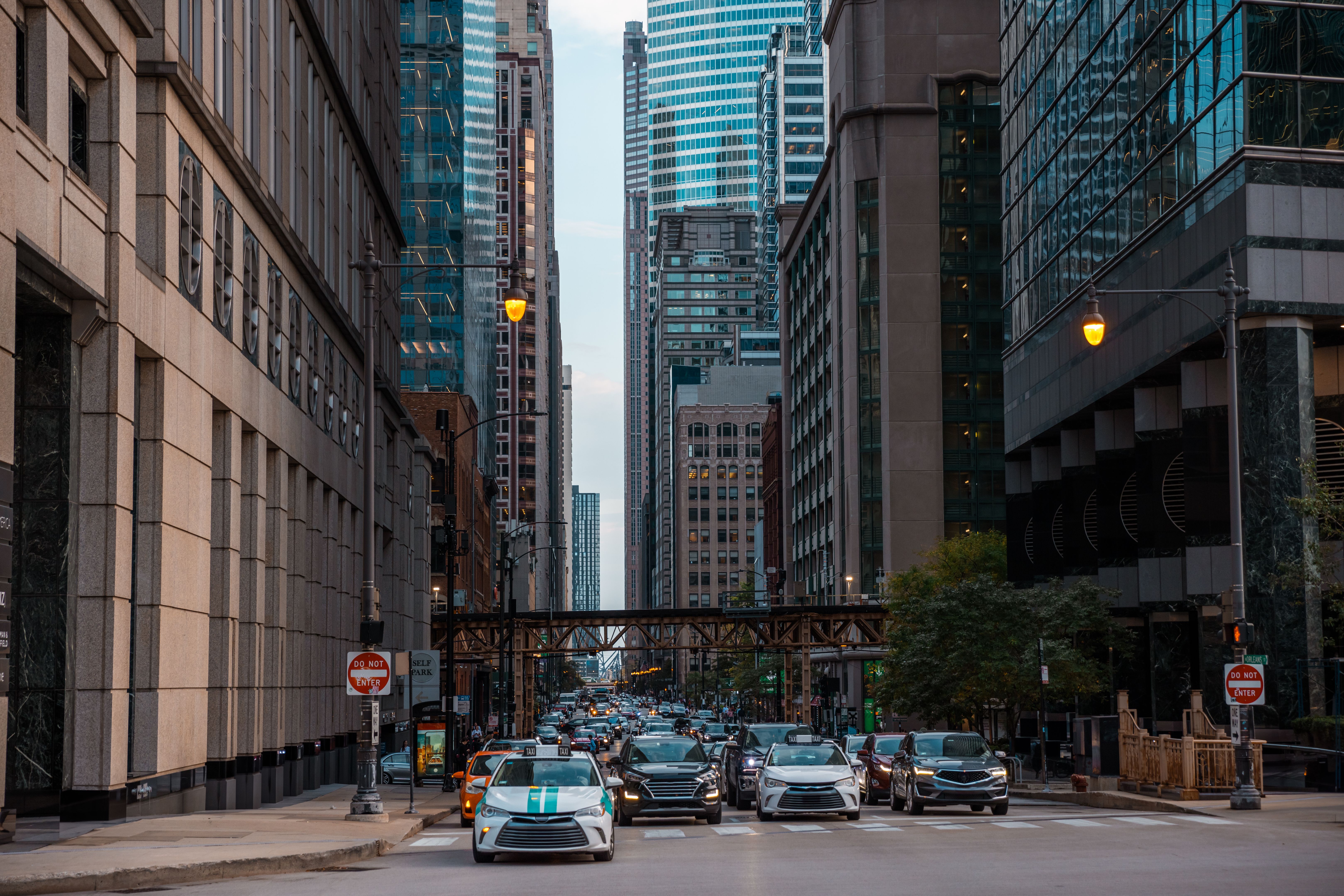 Cars at the traffic light with pedestrians. Details of the city of Chicago. Cars, residents, and tourists, life in a big city, panoramic city views, everyday life. Historical landmarks, tourist destinations - Stock Photo Cars at the traffic light with pedestrians. Details of the city of Chicago. Cars, residents, and tourists, life in a big city, panoramic city views, everyday life. Historical landmarks, tourist destinations - Stock Photo
