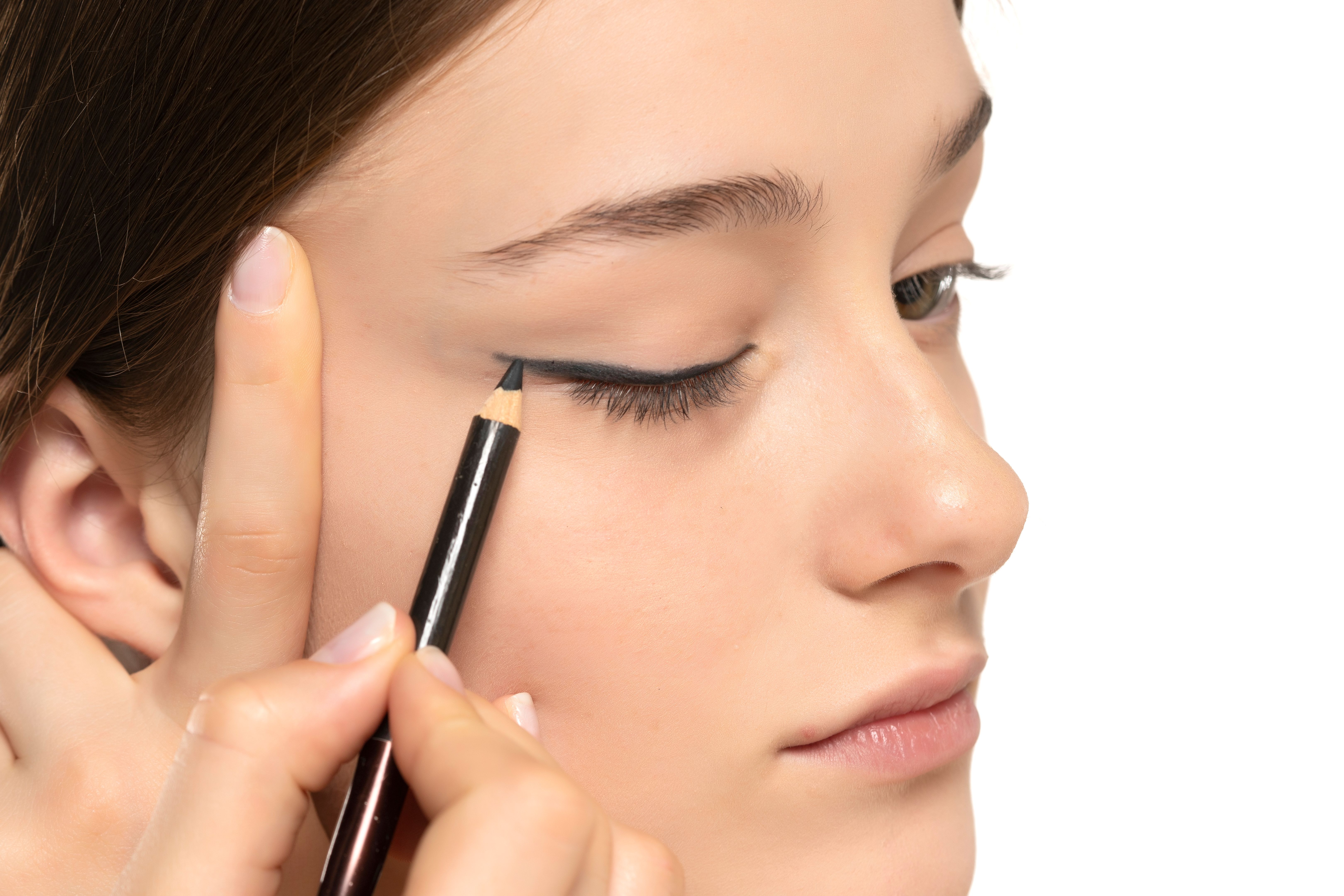 eye-liner application