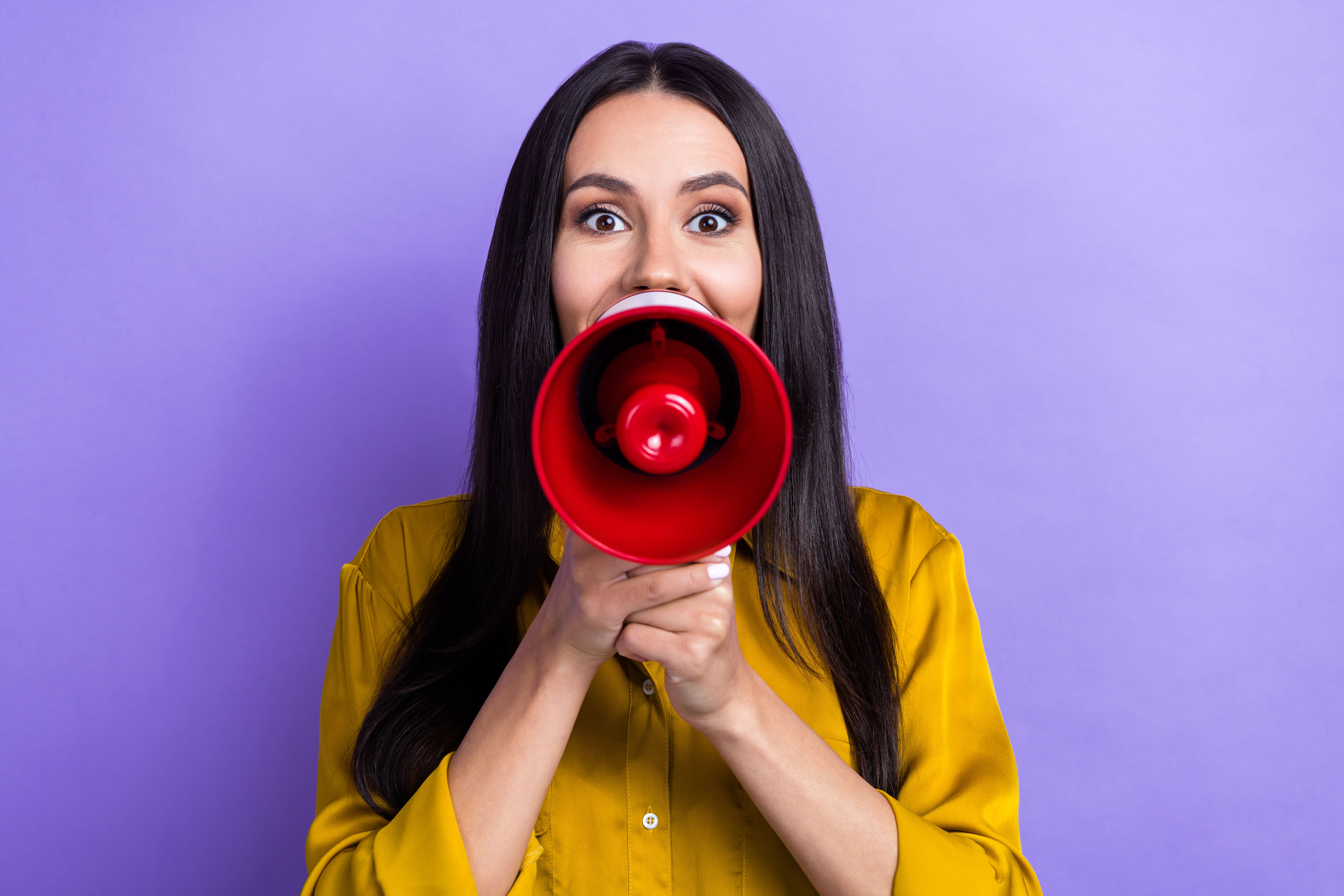 Photo of excited lovely lady wear trendy clothes hold bullhorn say hurry up special deal seasonal sale isolated on purple color background Photo of excited lovely lady wear trendy clothes hold bullhorn say hurry up special deal seasonal sale isolated on purple color background