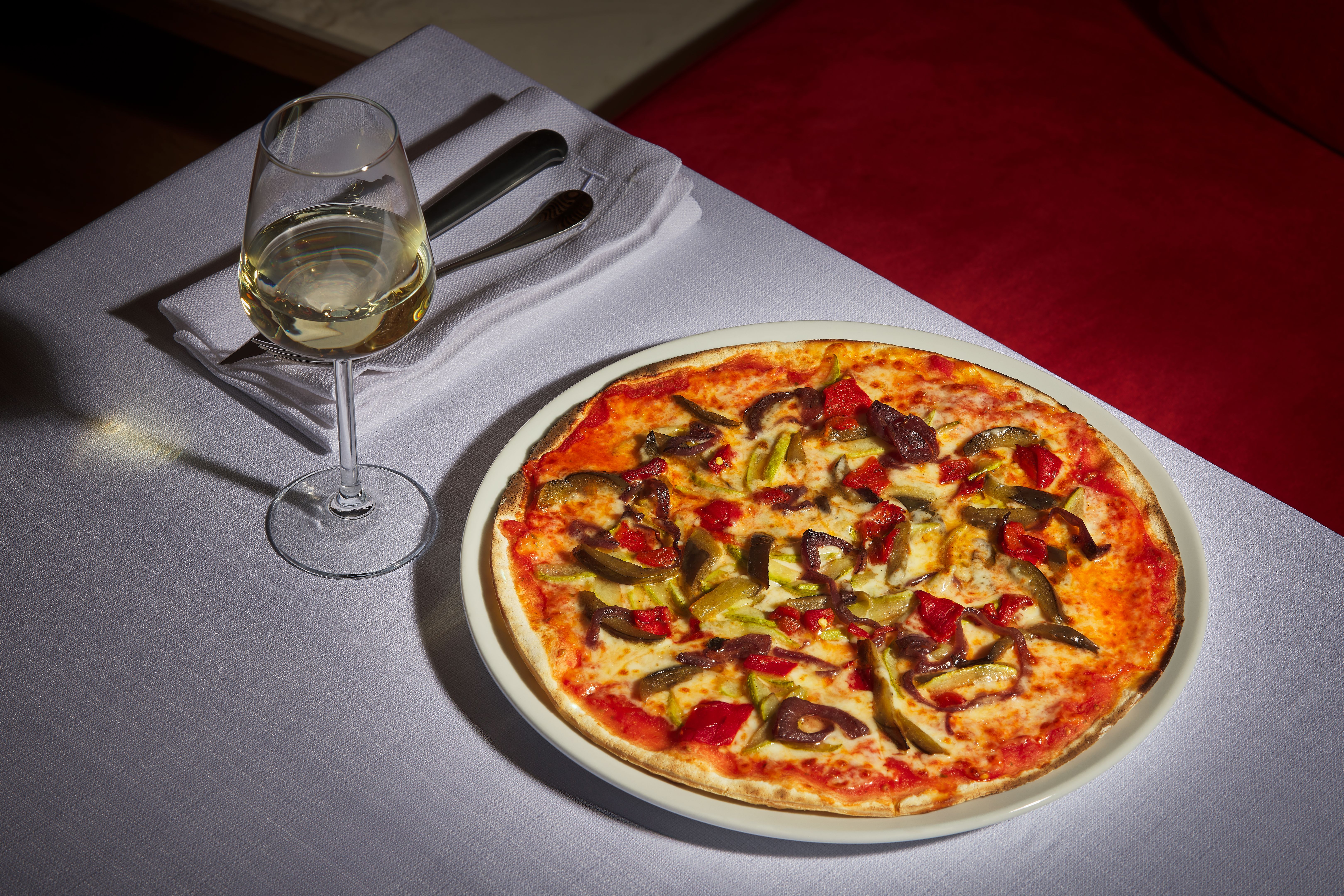 white wine veggie pizza