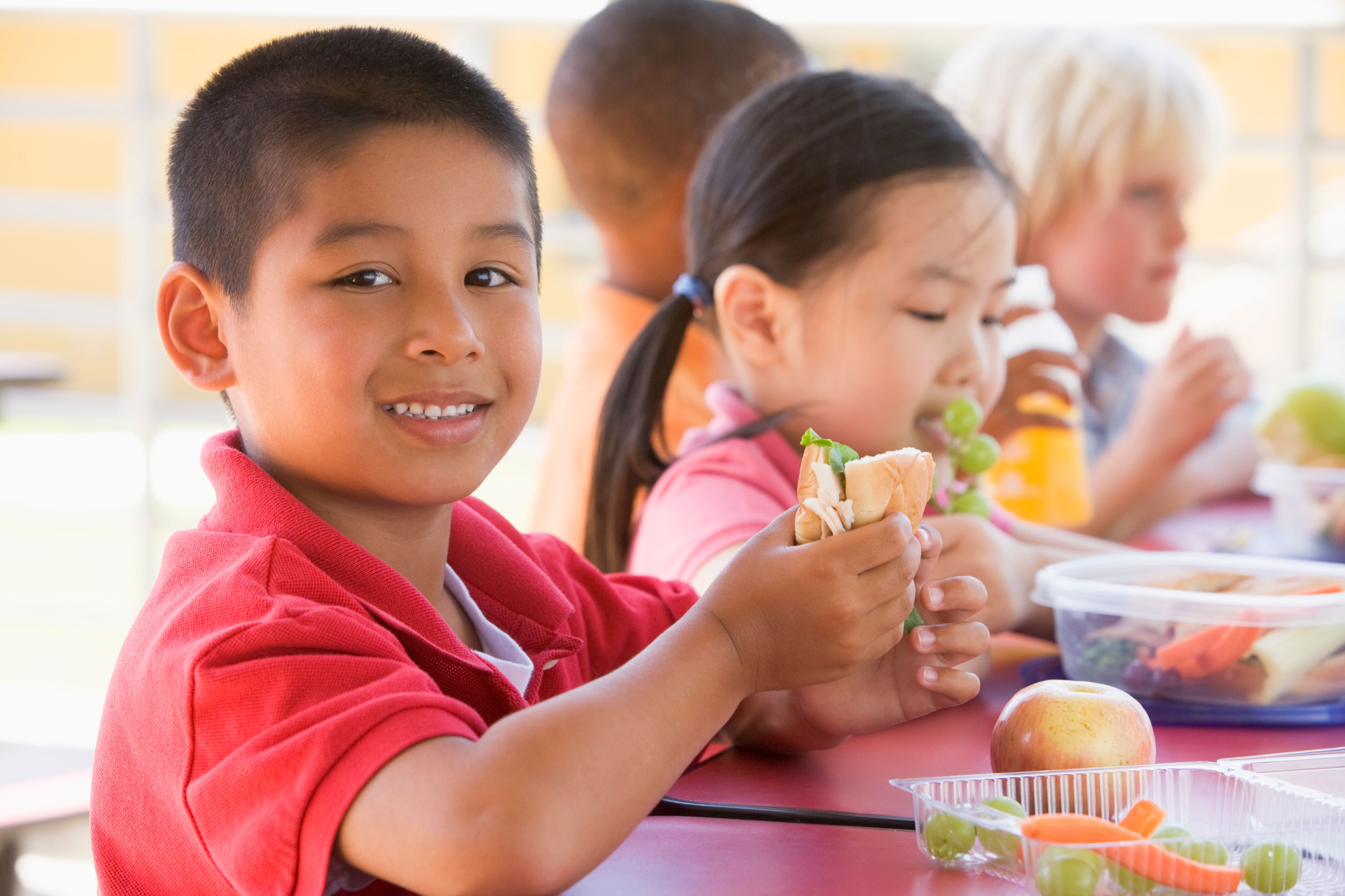 healthy children eating