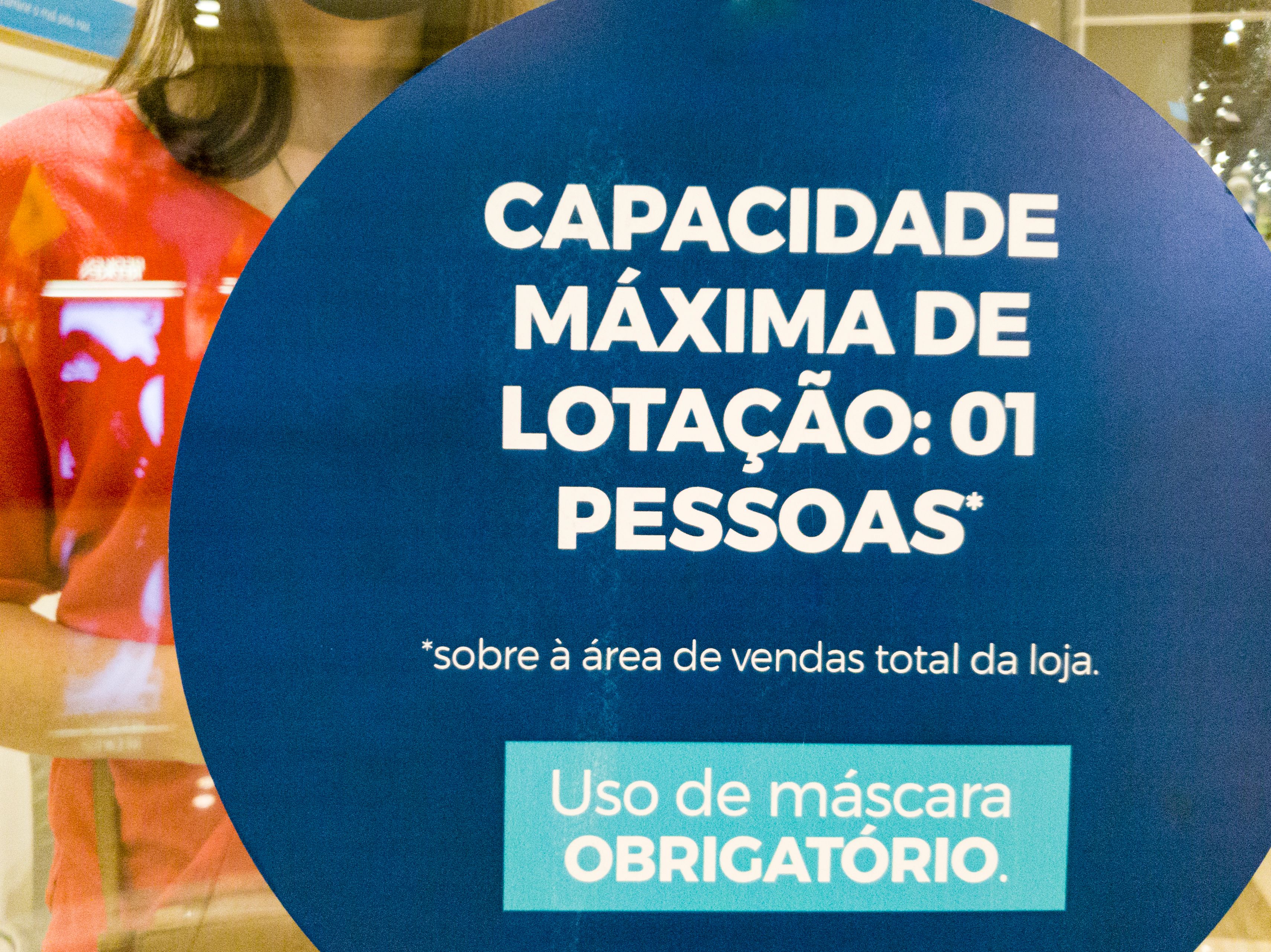 informações em etiquetas