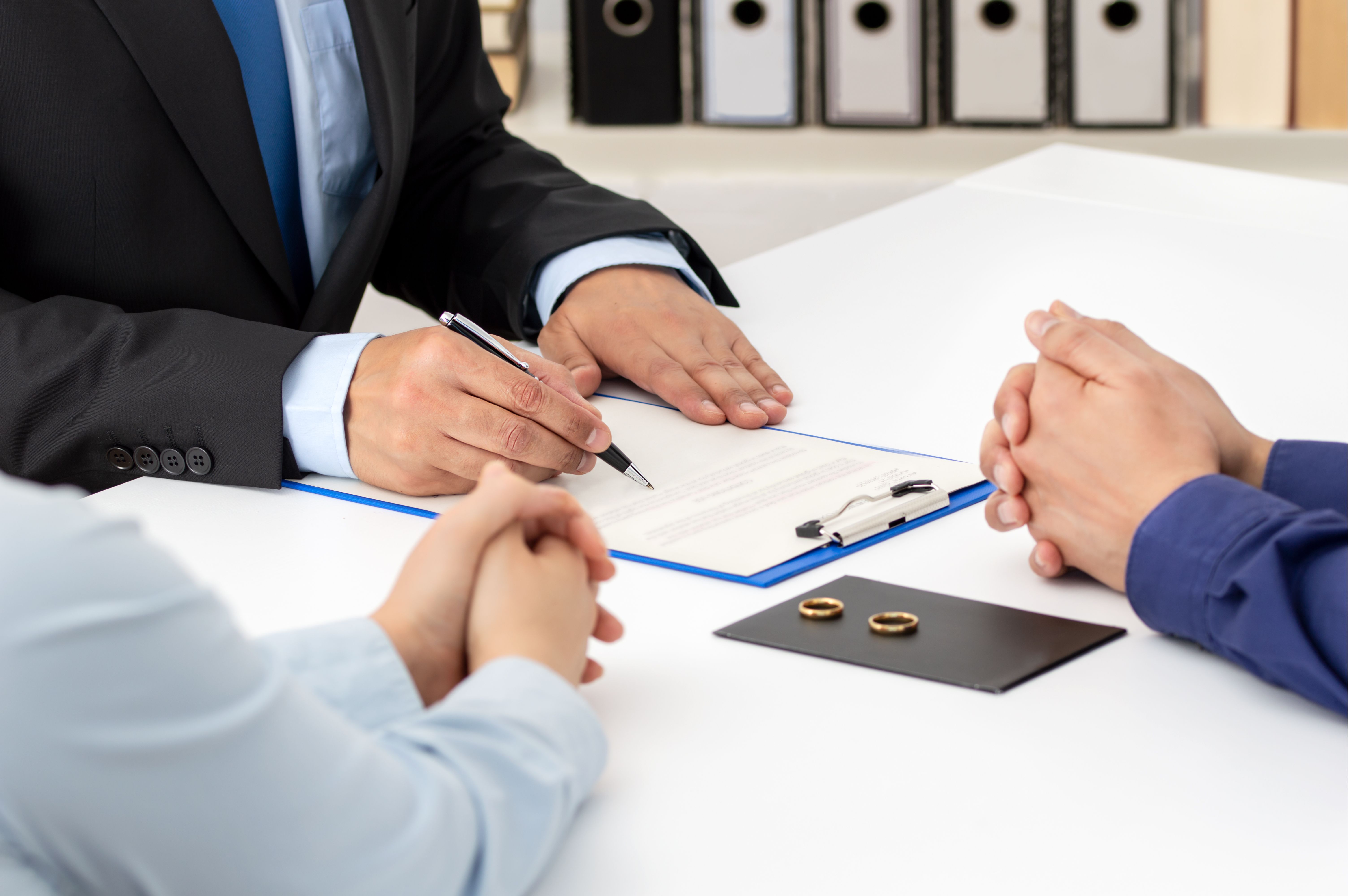 lawyer divorce consultation