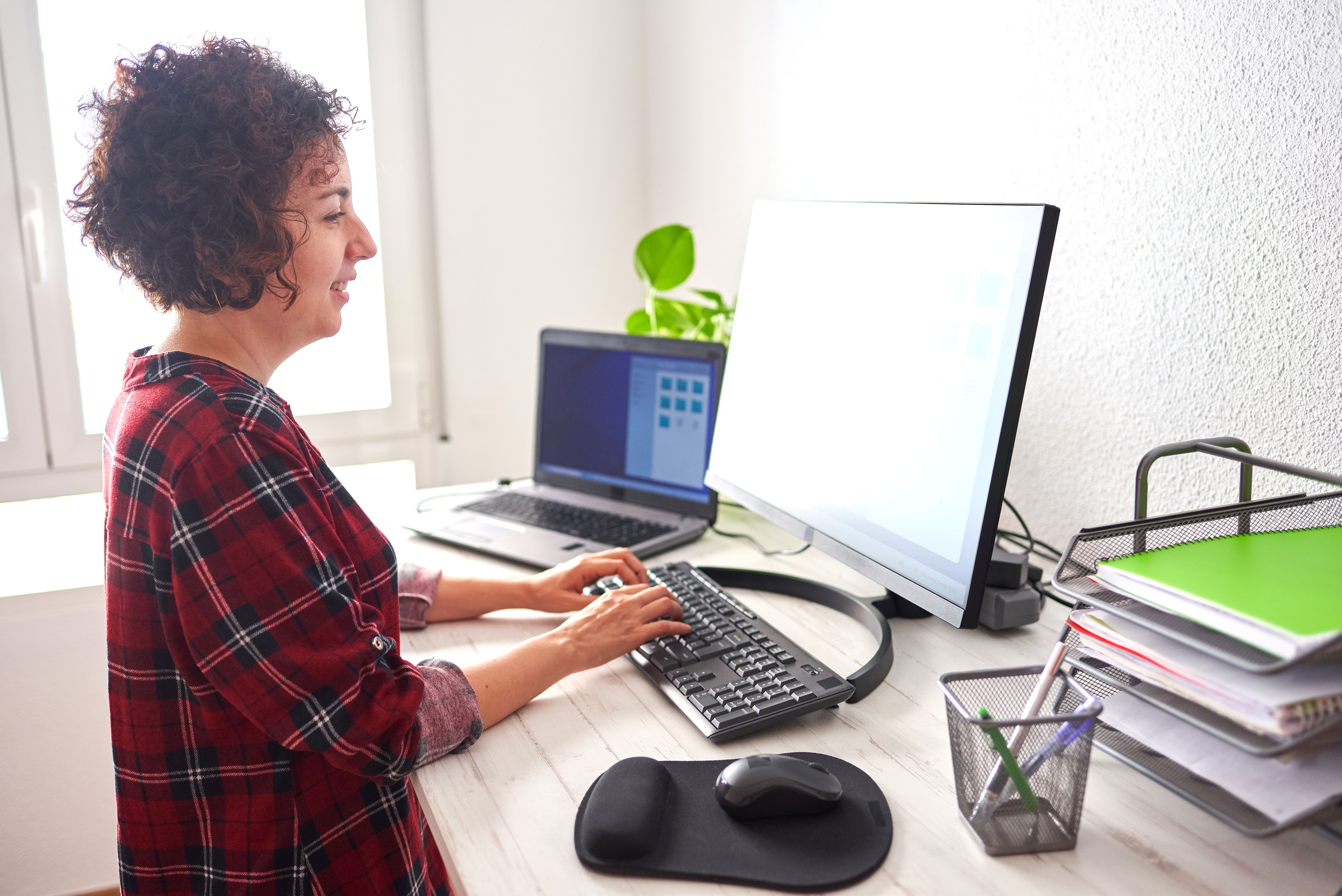 ergonomic office setup