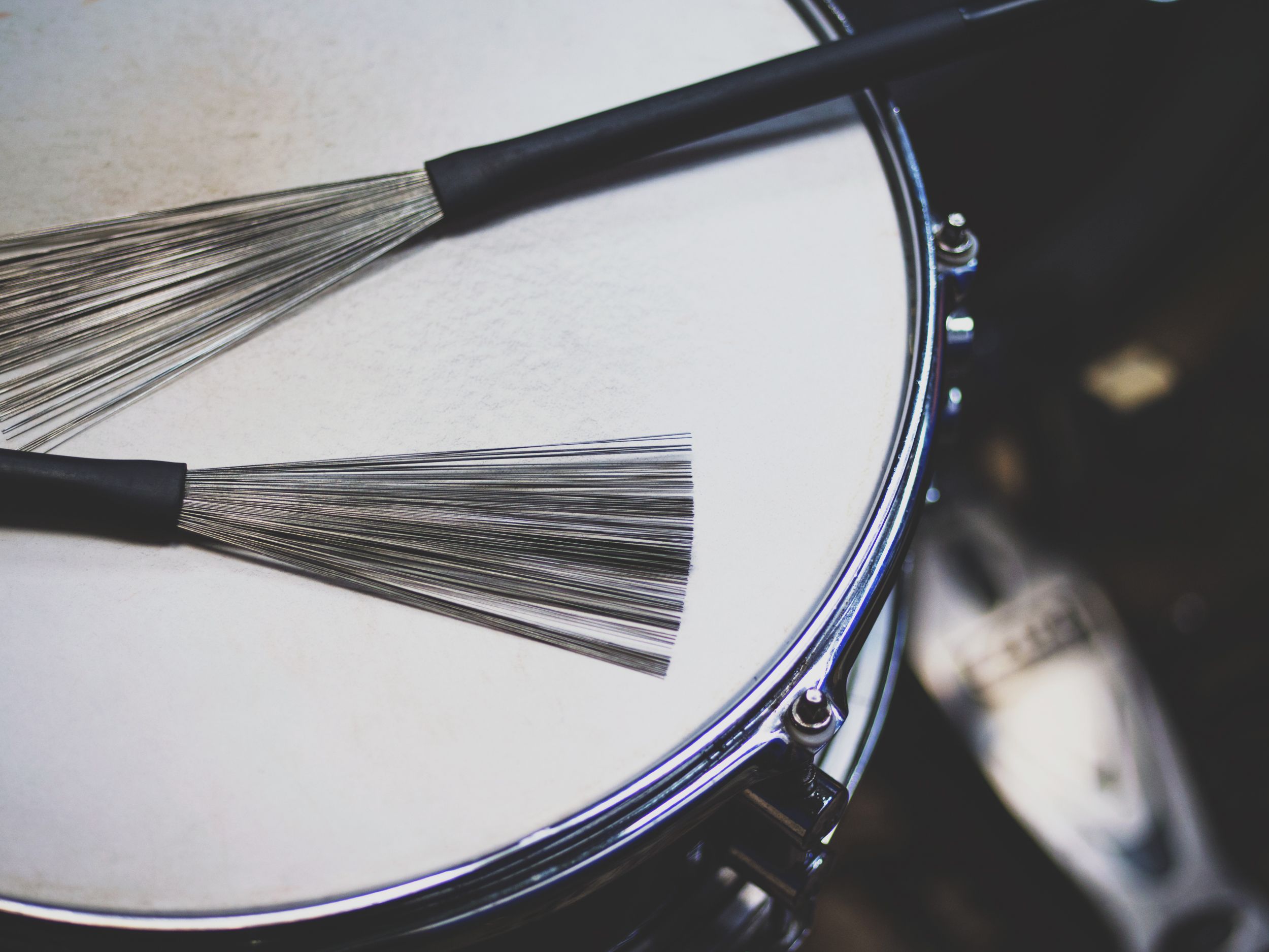 brush drumming
