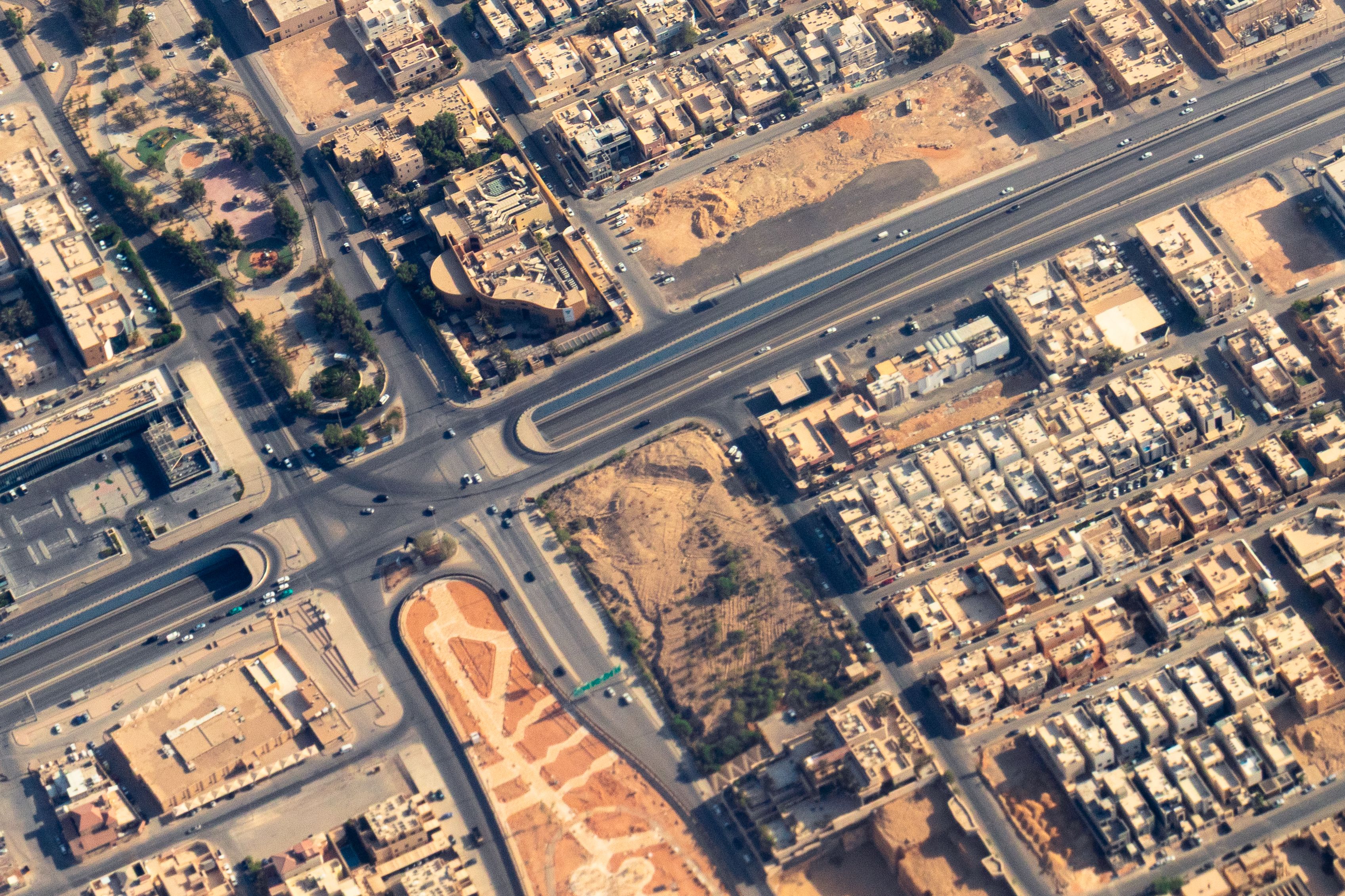 Riyadh Suburbia: Residential Streets and Urban Development
