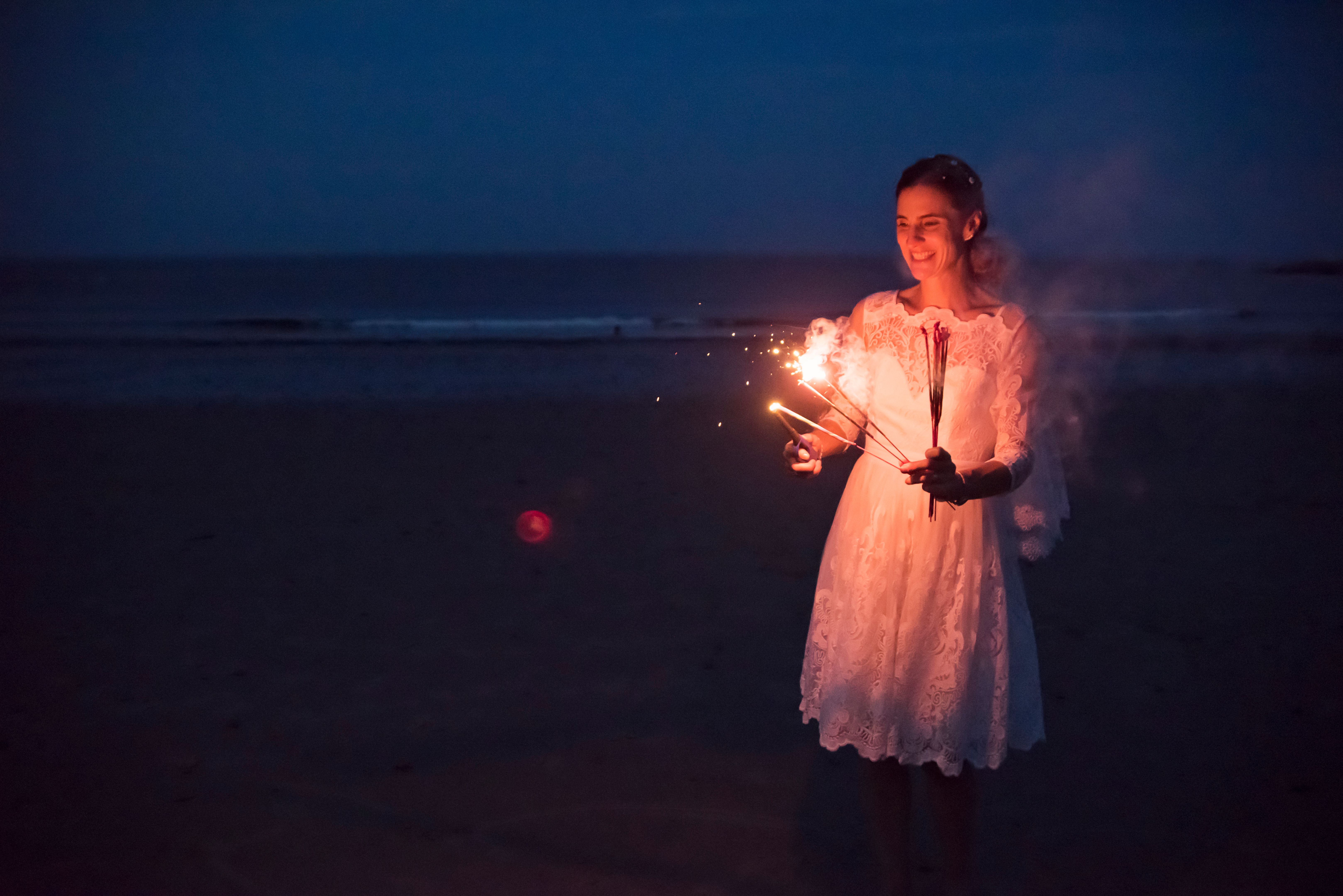 beach wedding lighting