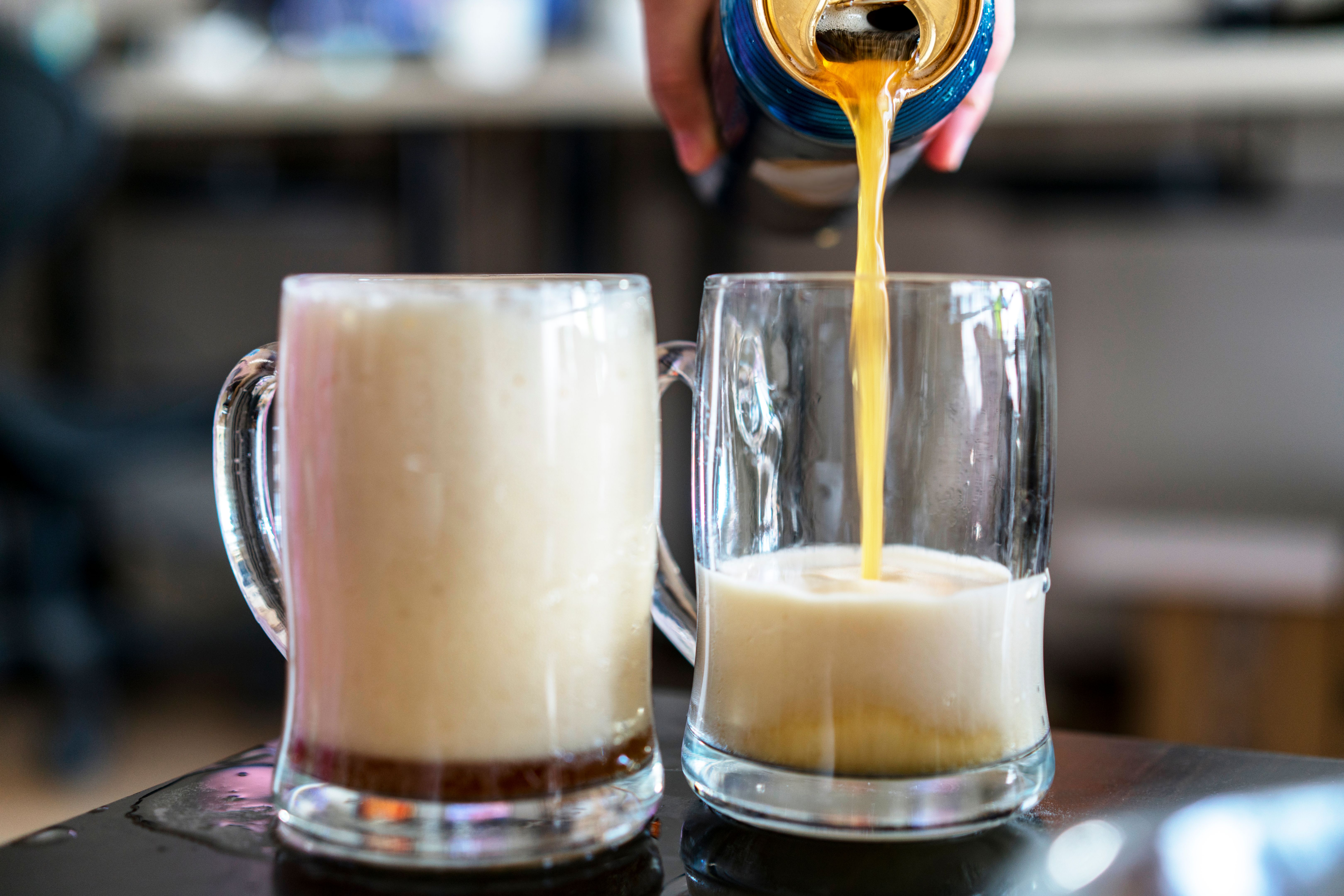root beer pour