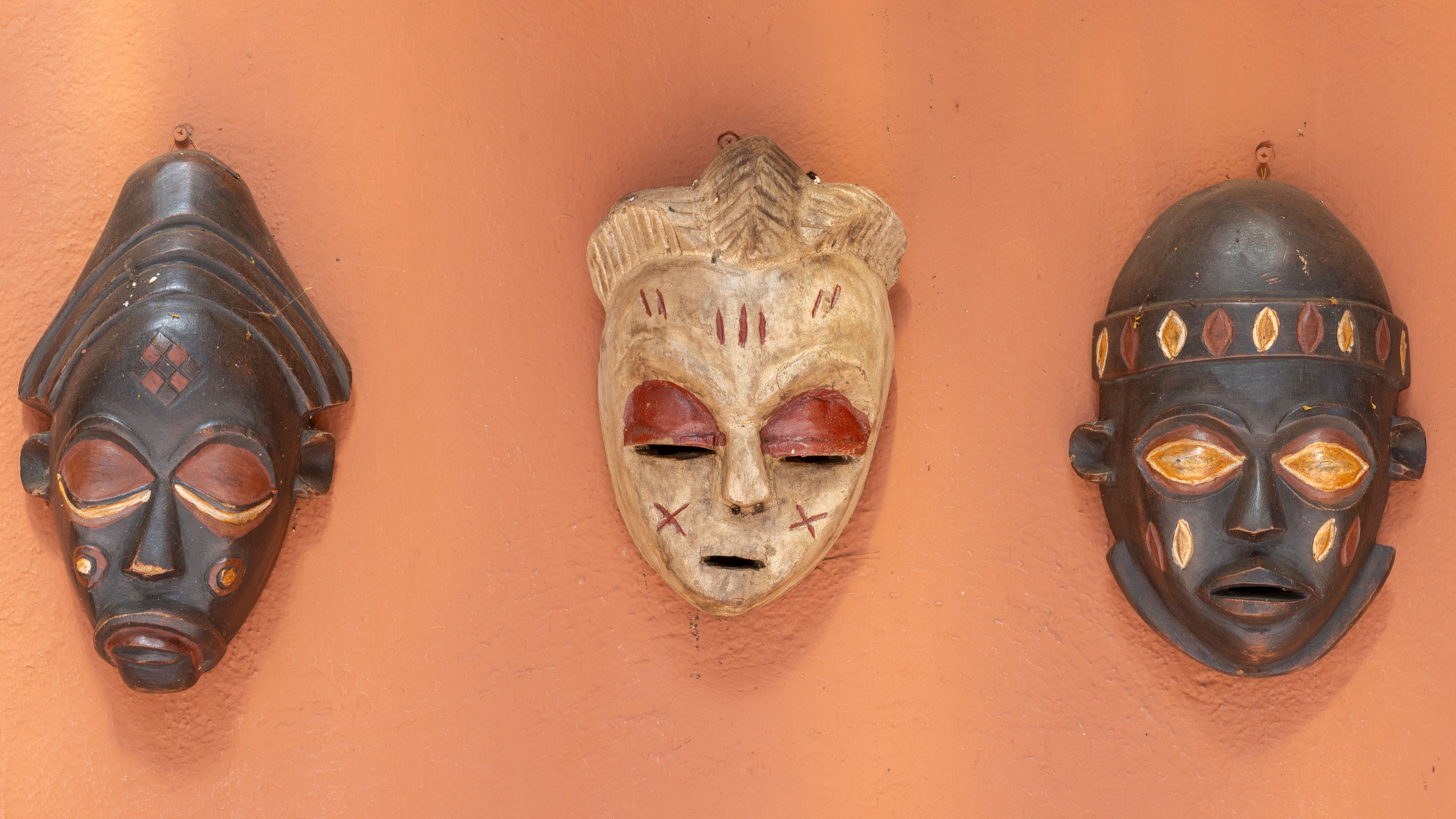 african mask crafting