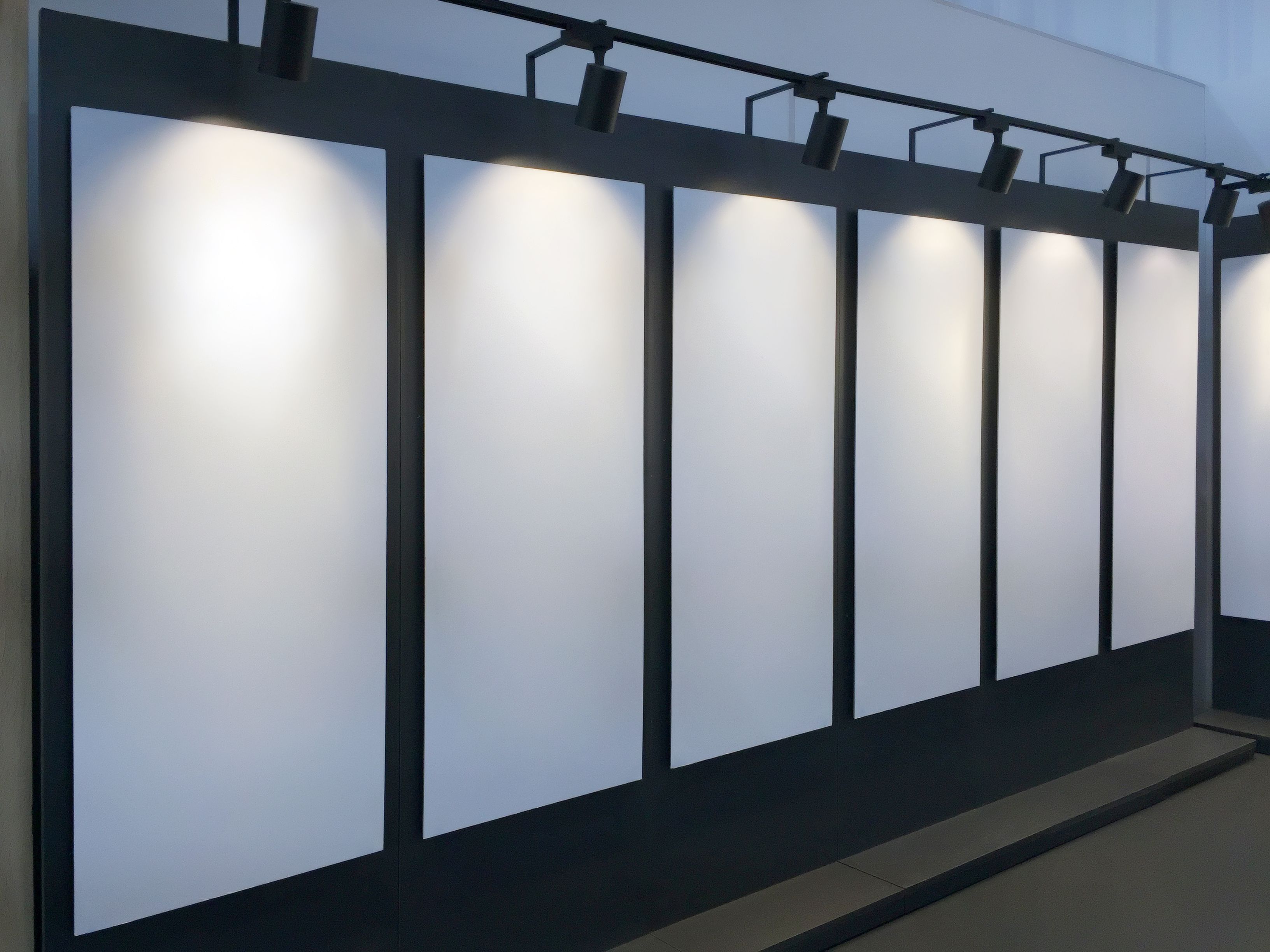 easel display lighting
