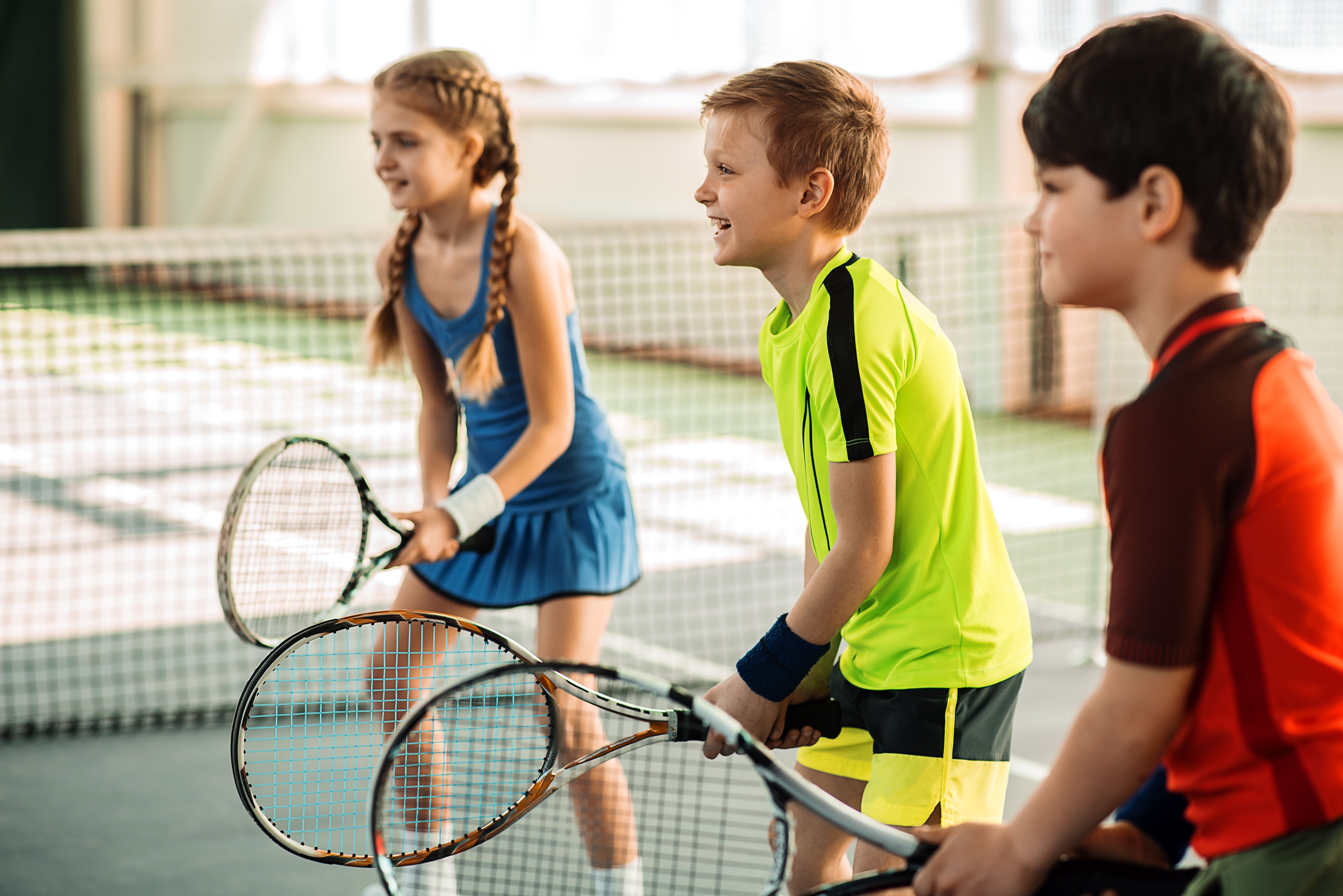 children learning tennis