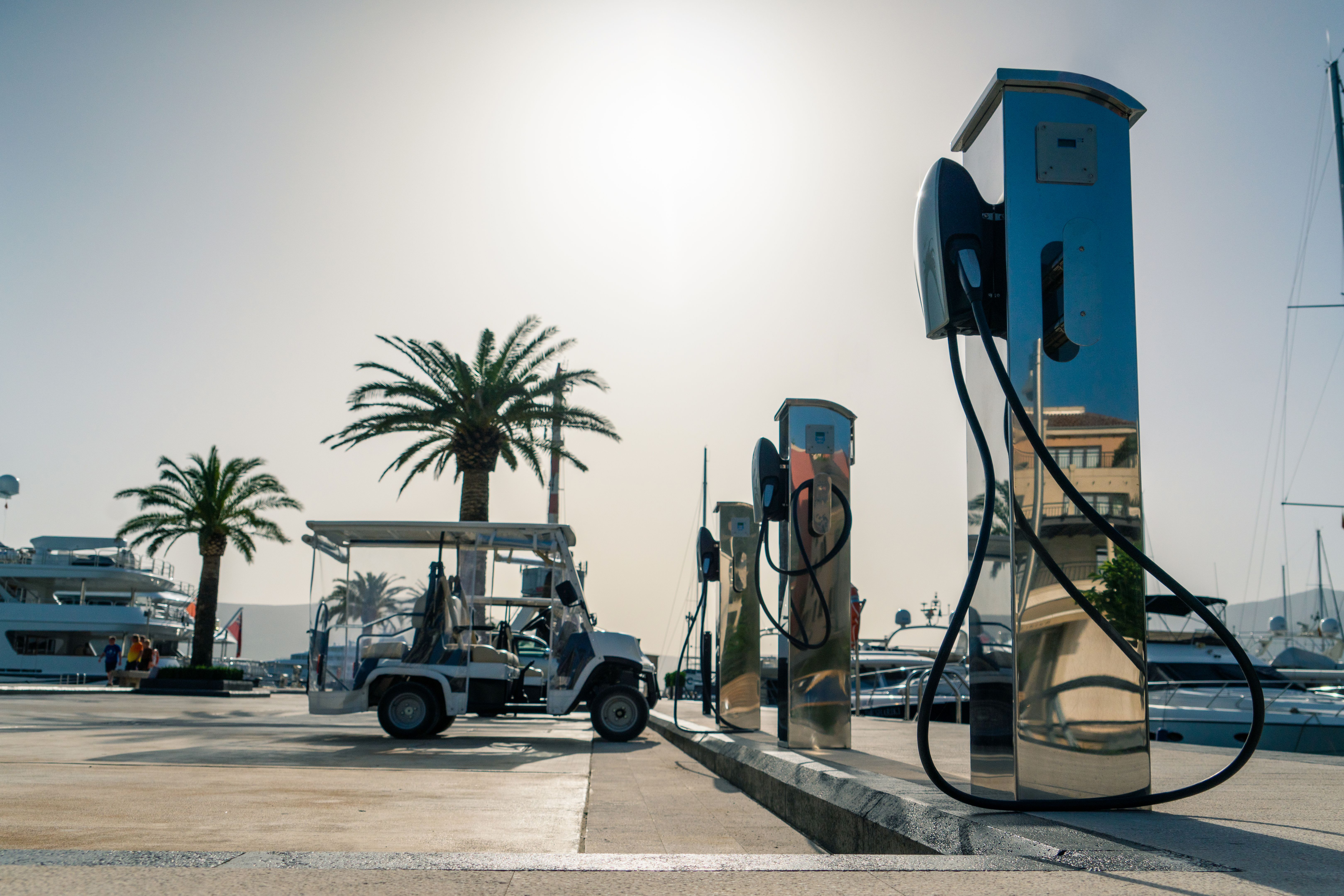 electric cars UAE