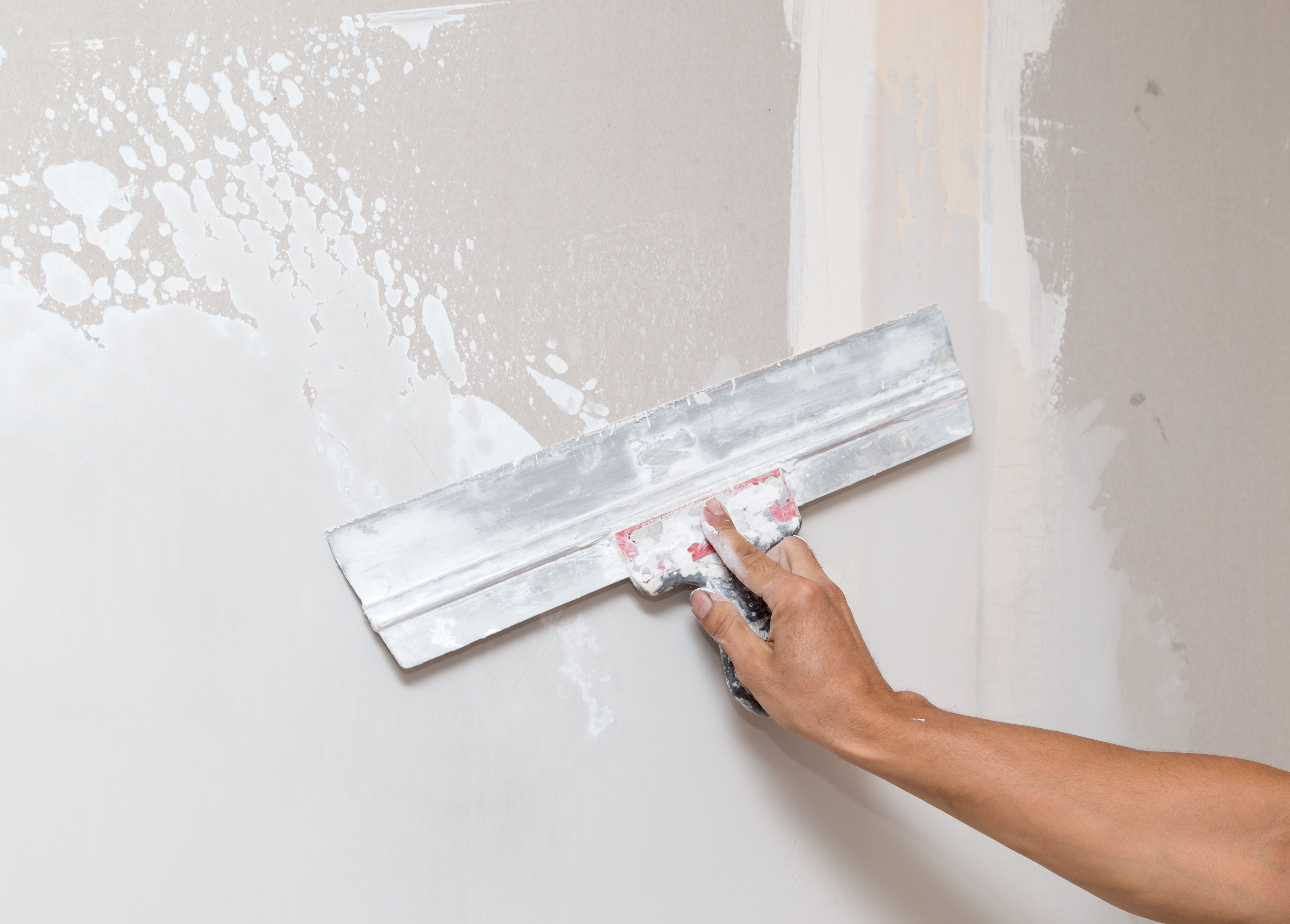 the worker plastered the mortar on the wall