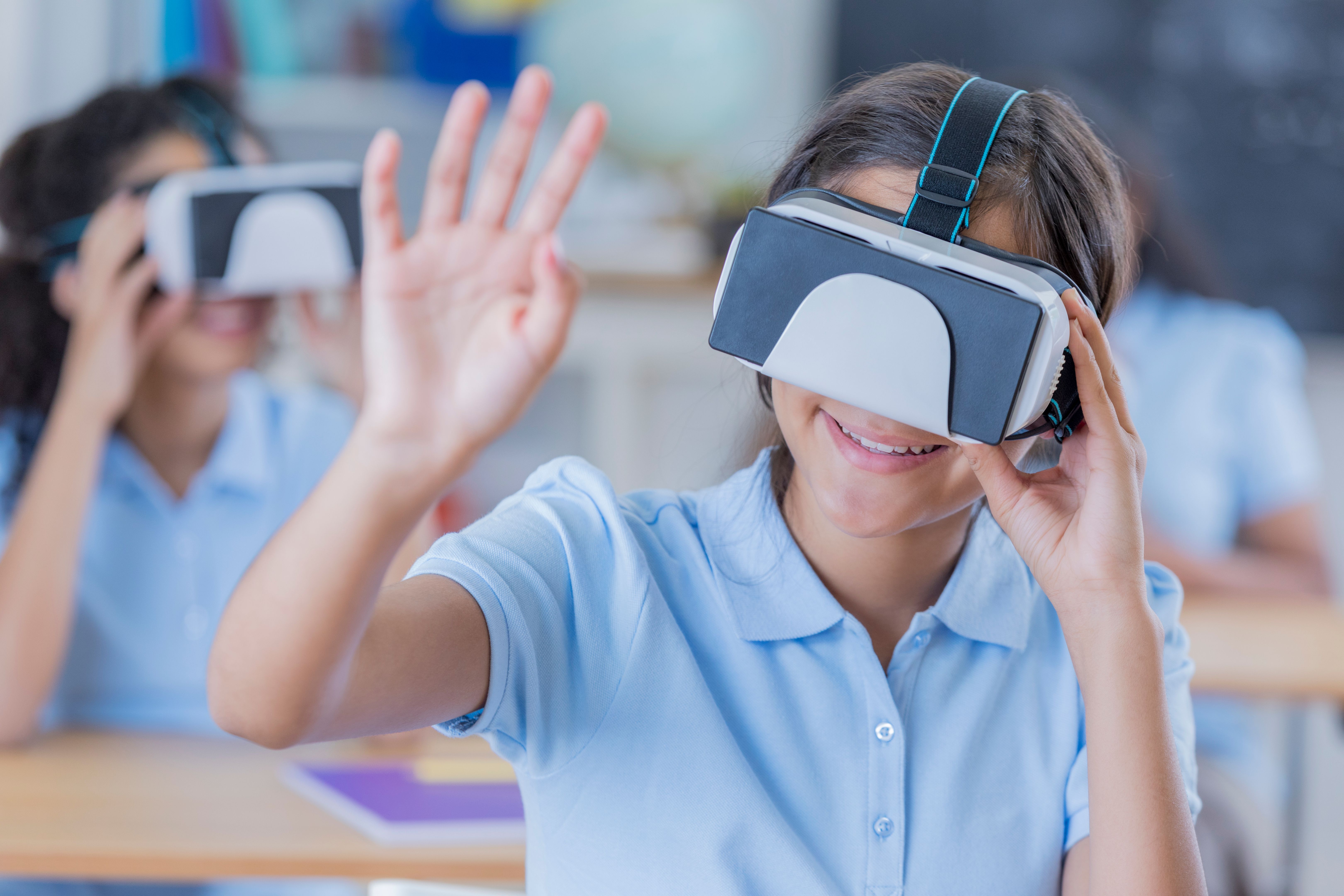STEM school student uses virtual reality glasses
