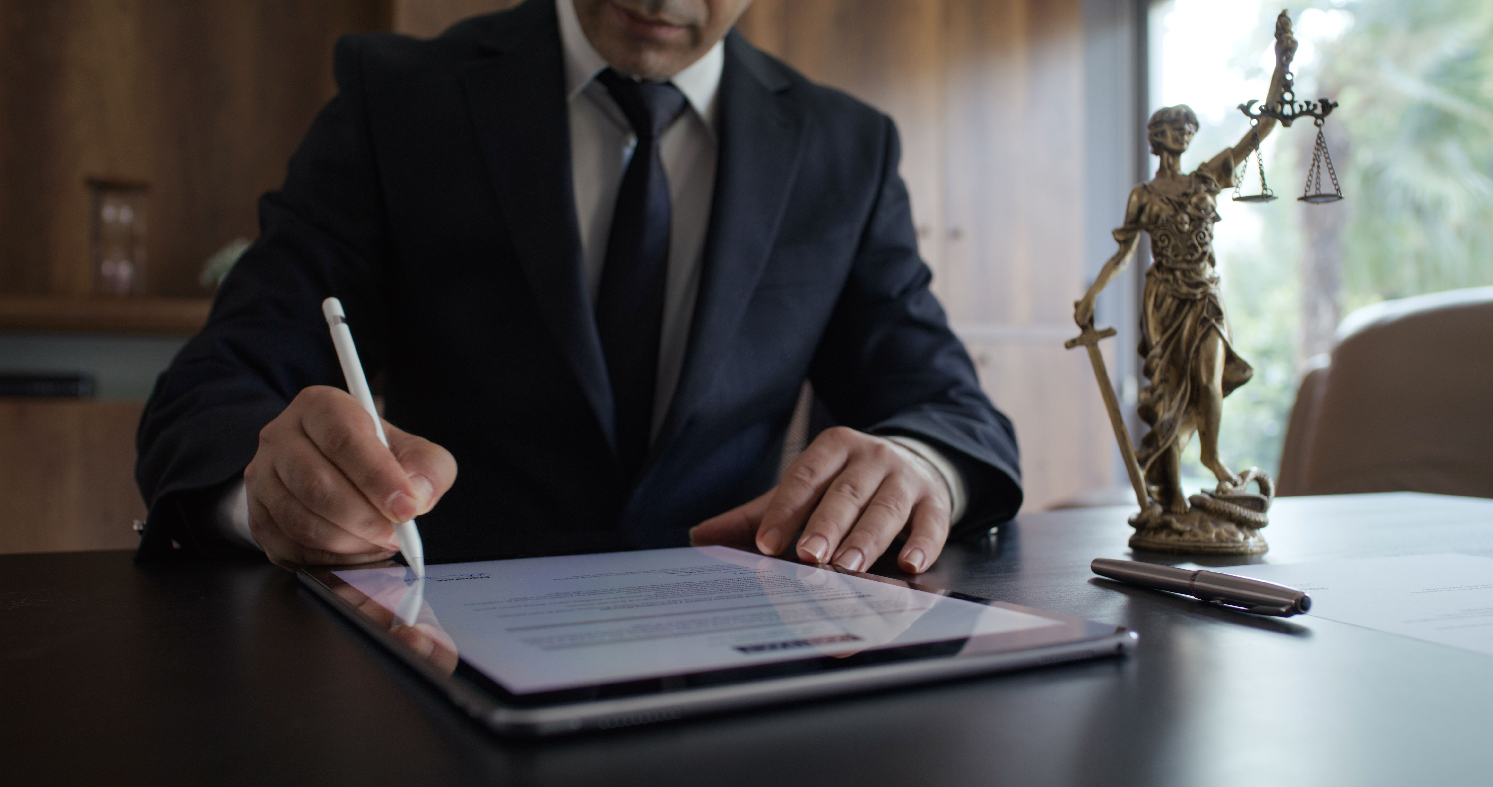 difference legal contracts