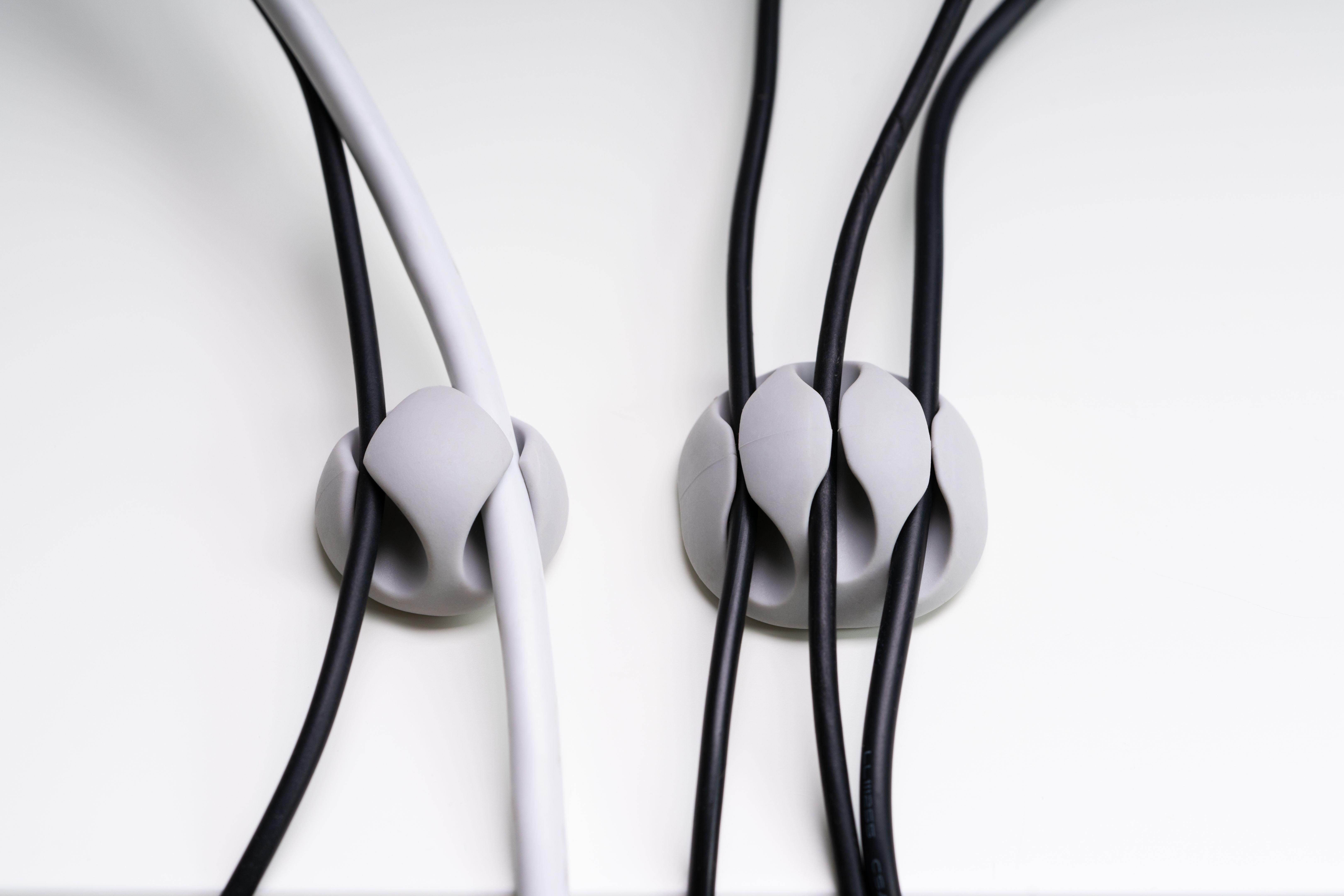 desk cable organization