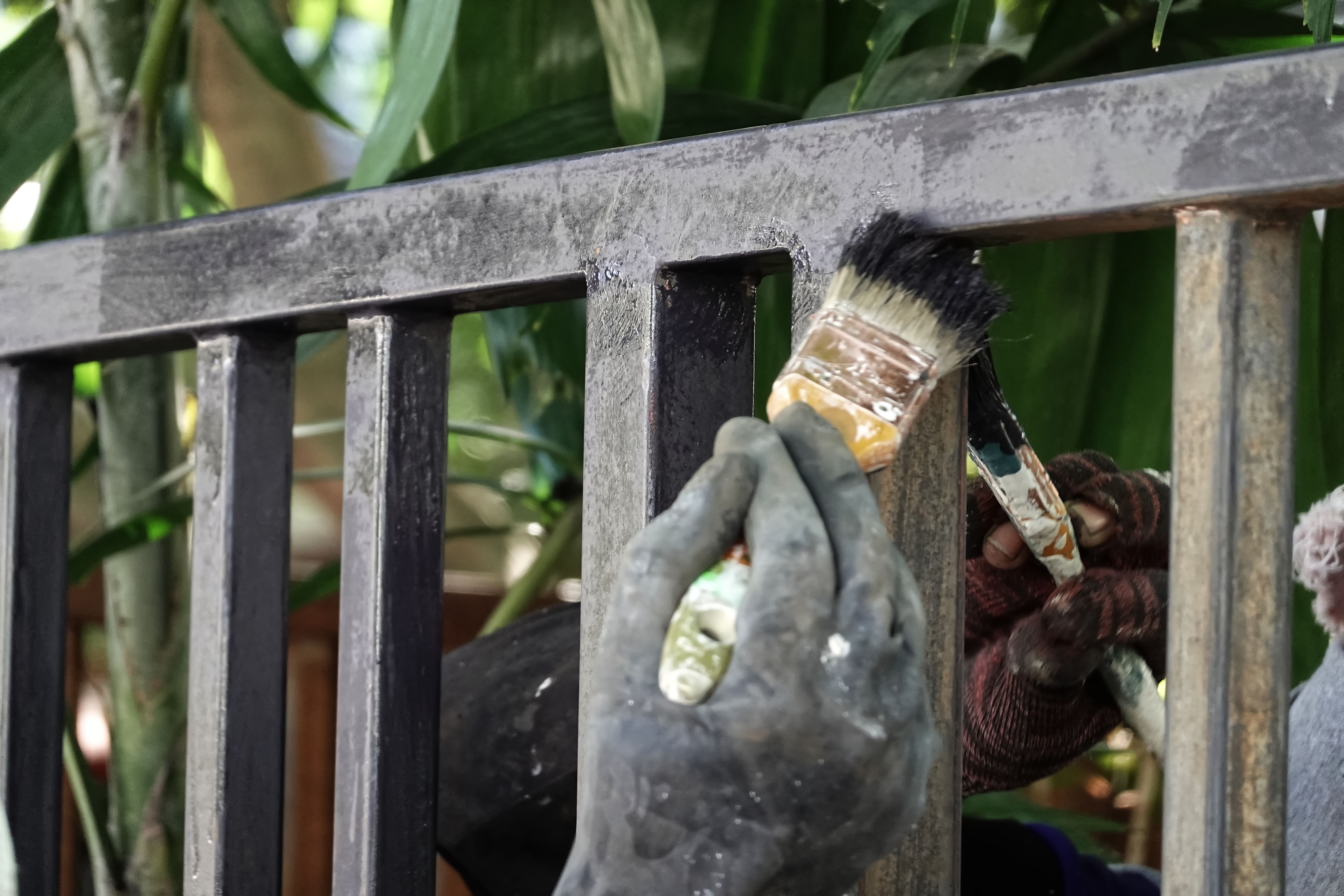painting metal fence