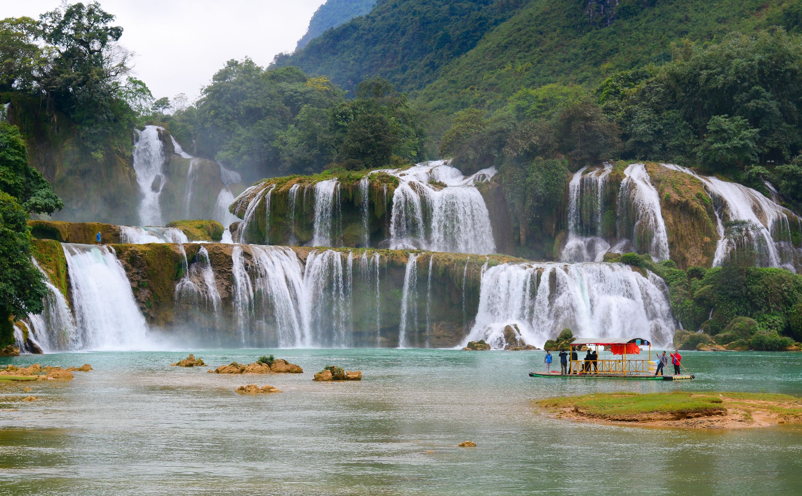 Ban Gioc Waterfall, a famous tourist site in Vietnam Ban Gioc Waterfall, a famous tourist site in Vietnam