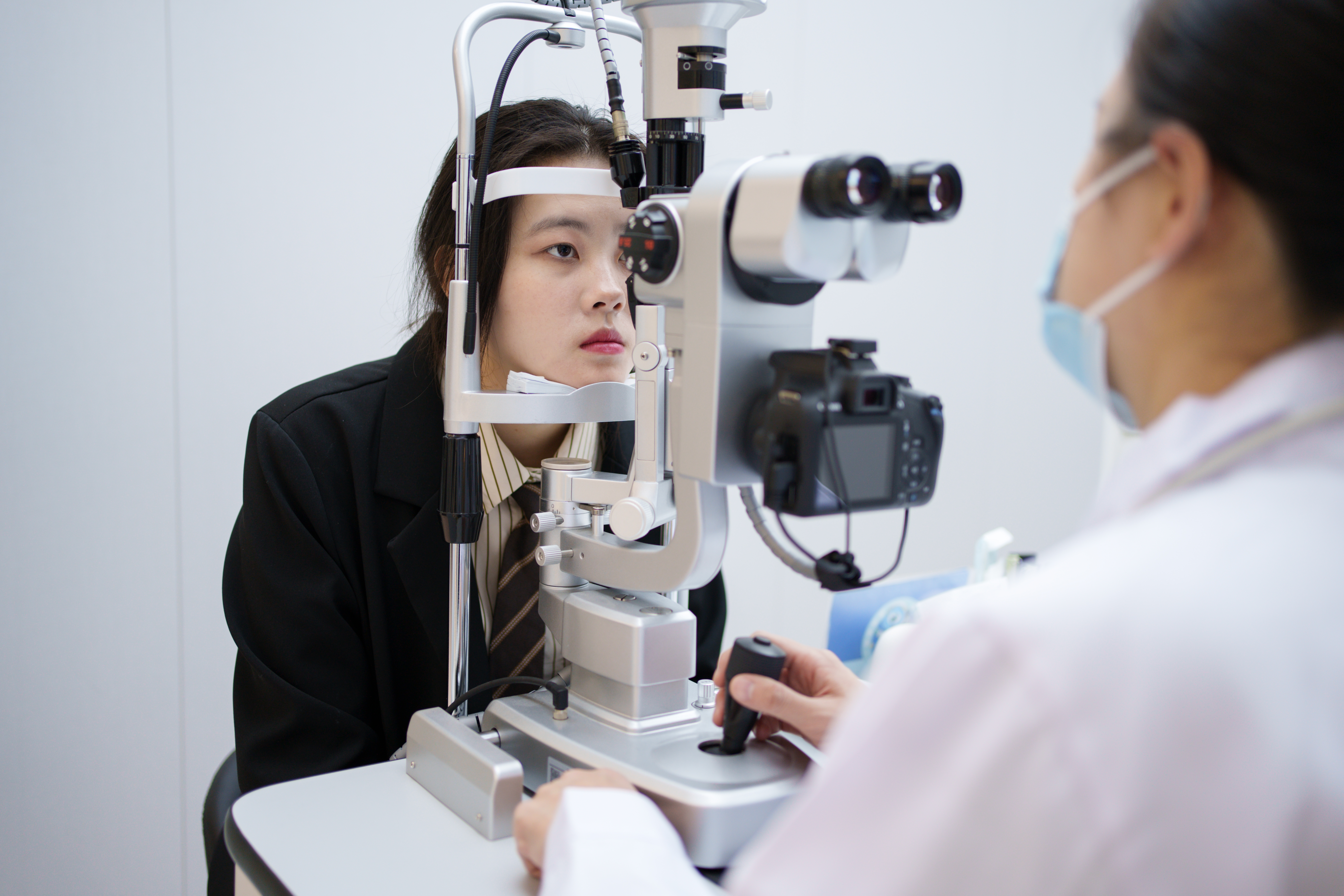 Young man checking his eyesight
