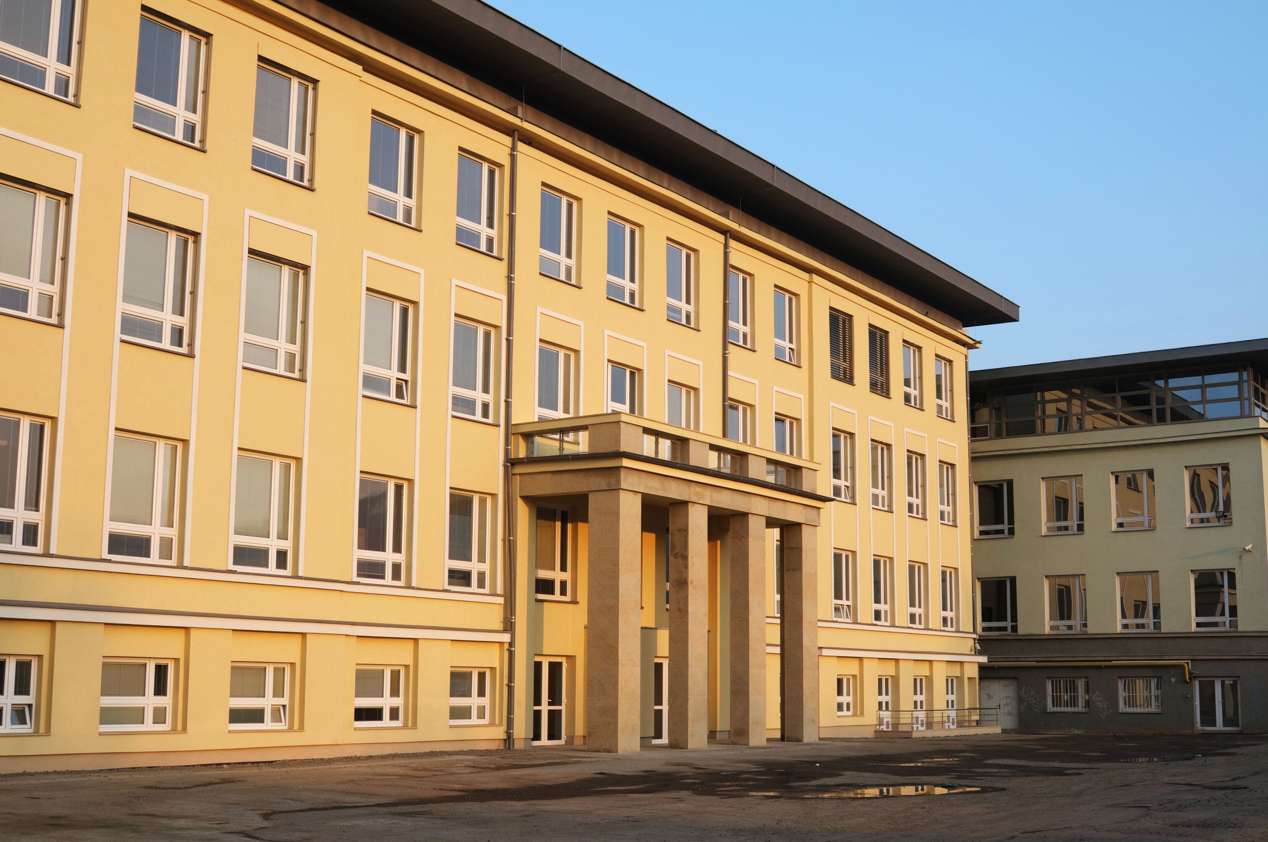 commercial building gutters